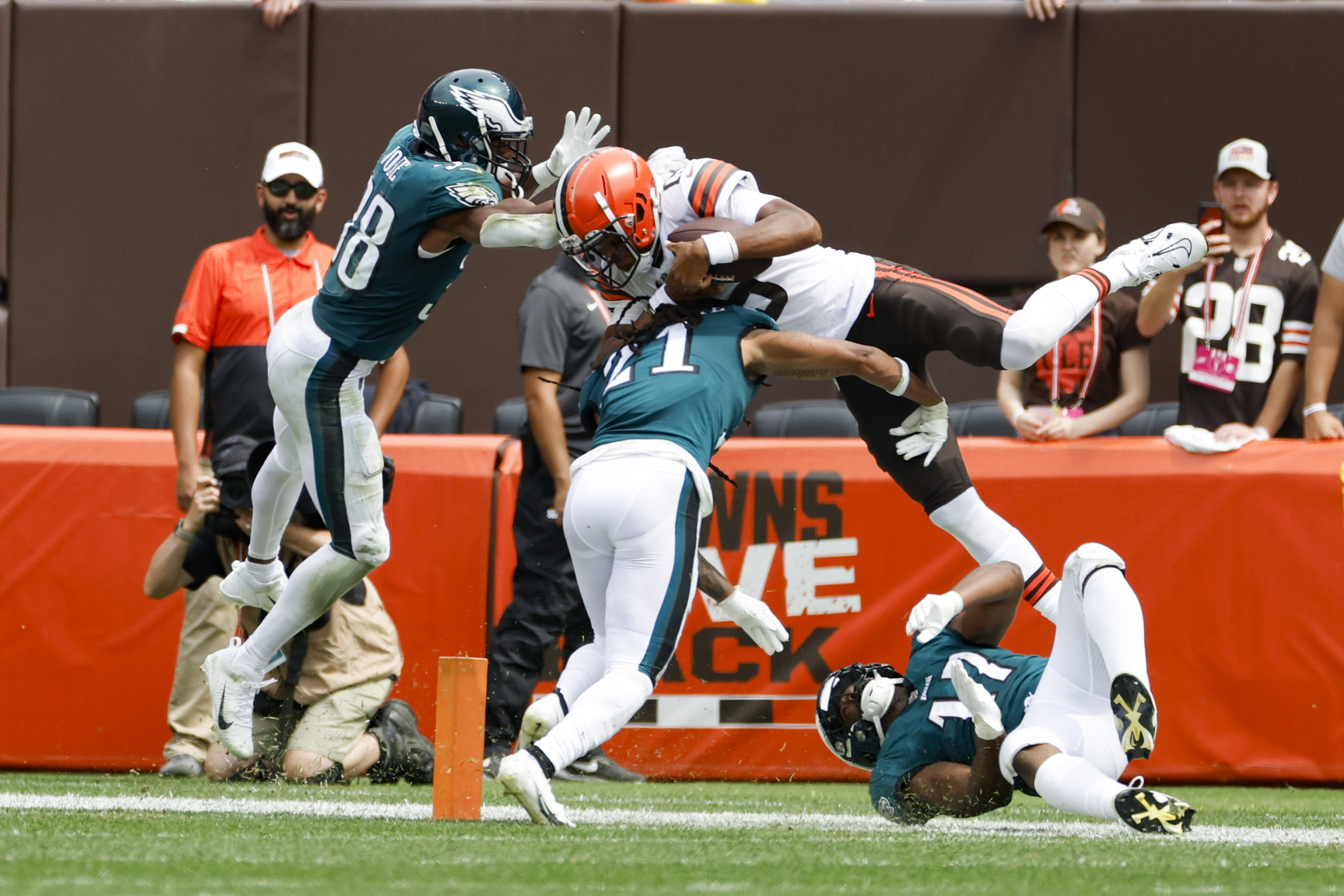 Eagles' Gardner Minshew, reserves lead team to 21-20 win over Browns  without Jalen Hurts