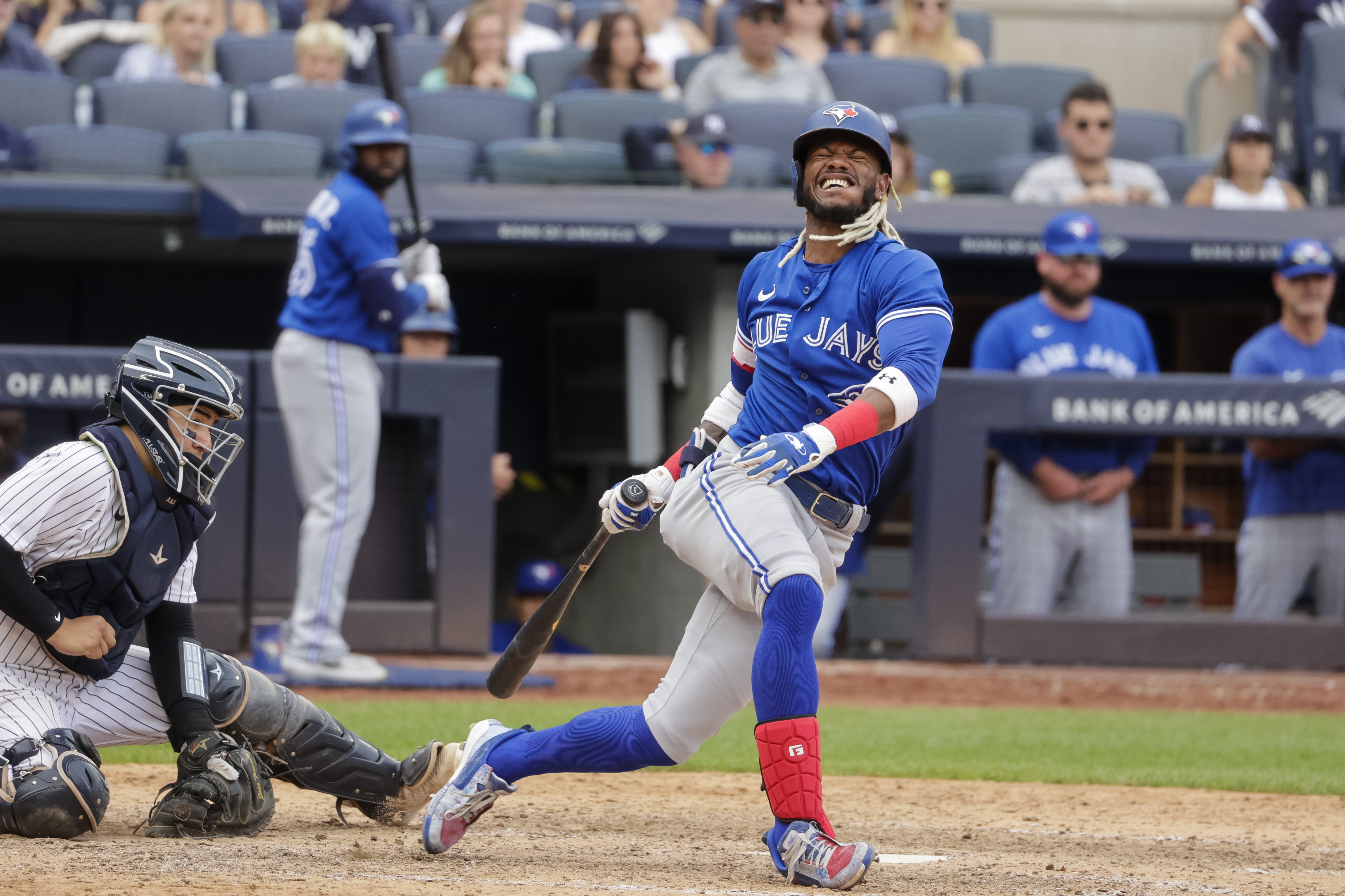 Aaron Judge, Alek Manoah prevent benches from clearing after hit-by-pitch  in Yankees-Blue Jays game