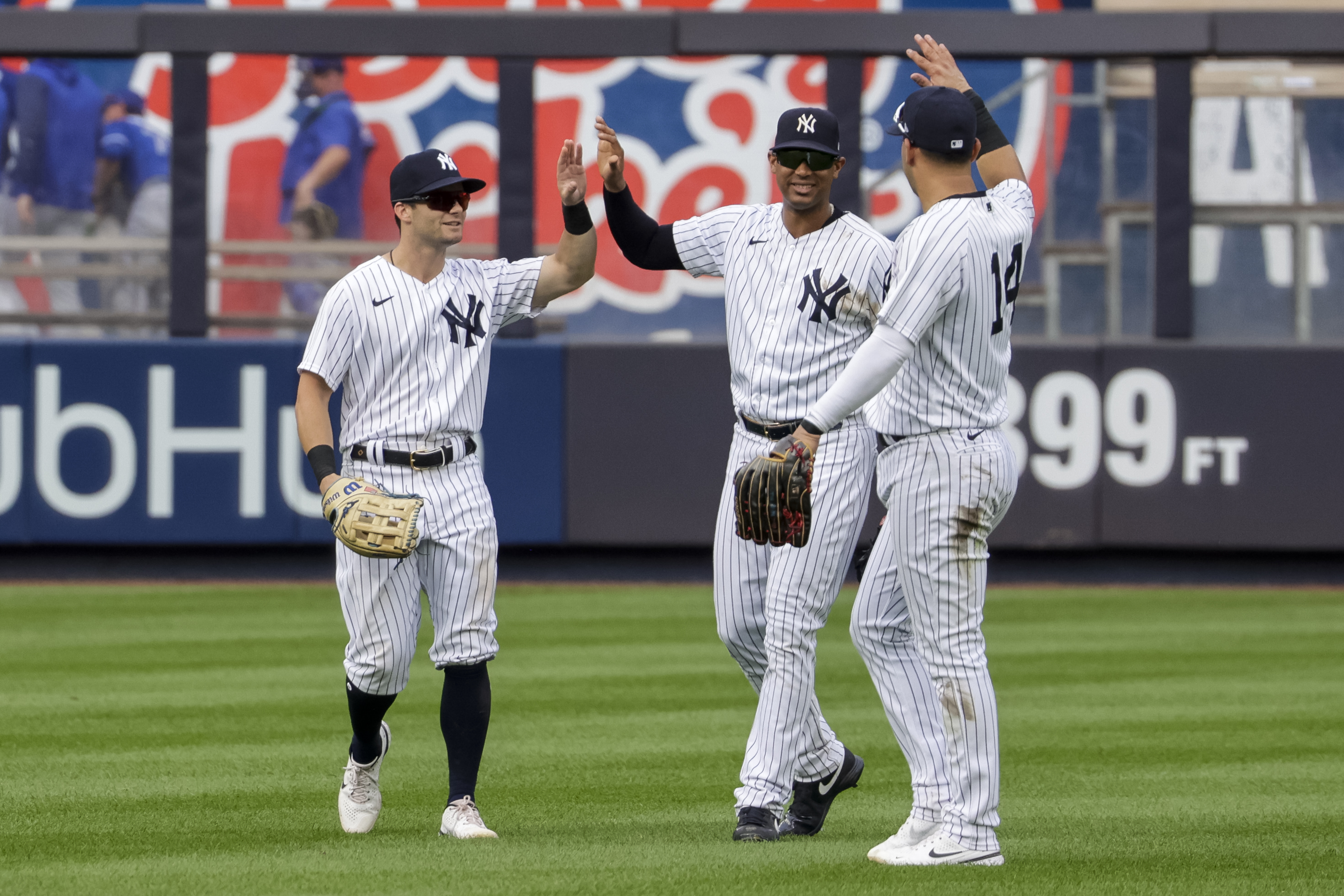 Aaron Judge, Alek Manoah prevent benches from clearing after hit-by-pitch  in Yankees-Blue Jays game