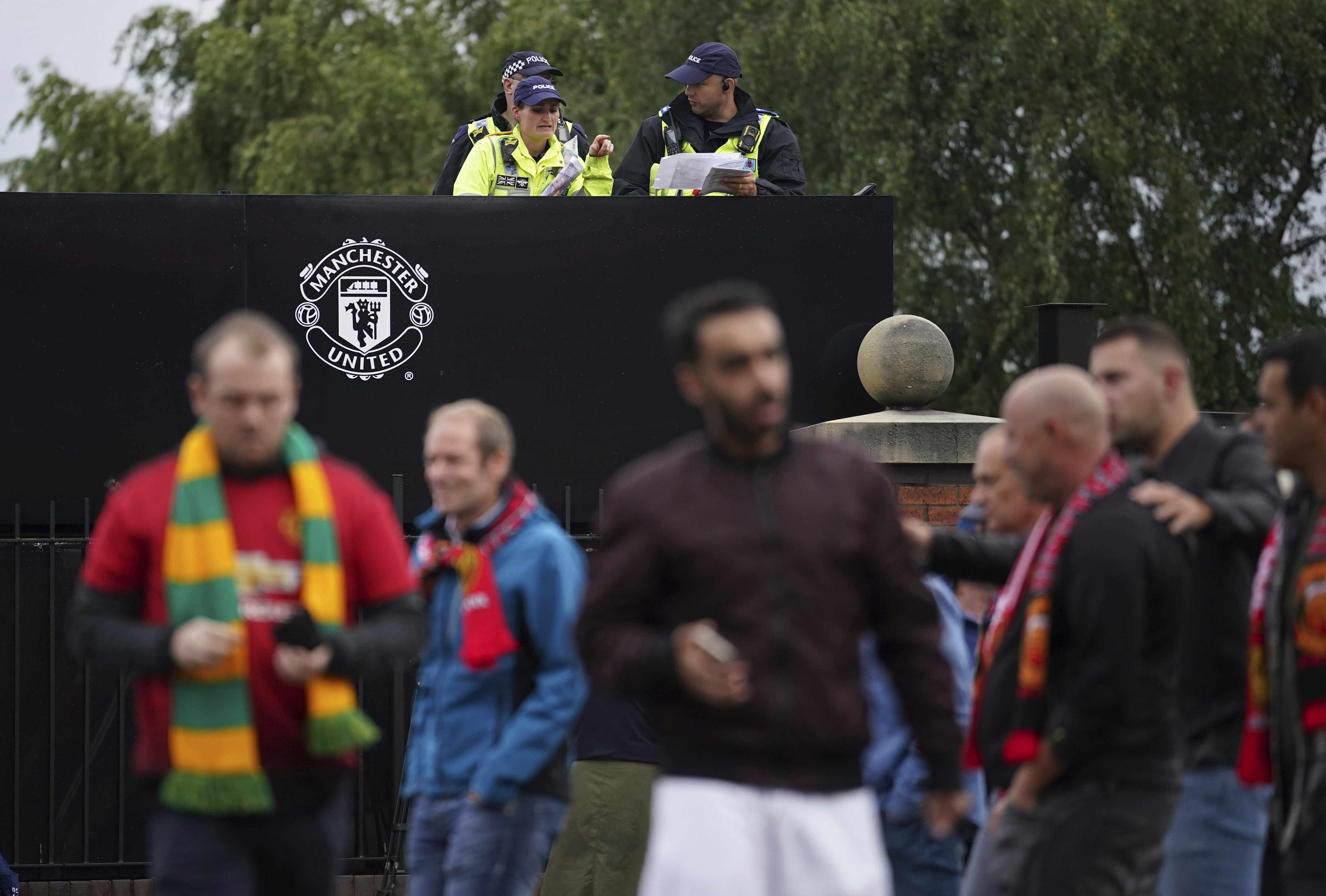 Manchester United Fans Protesting Ahead Of Liverpool Game | Hot Springs ...