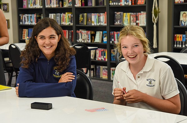 Helias Catholic recibe a estudiantes visitantes de España e Italia