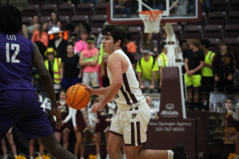 WATCH: Three-sport QB leads Wolves | Hot Springs Sentinel Record