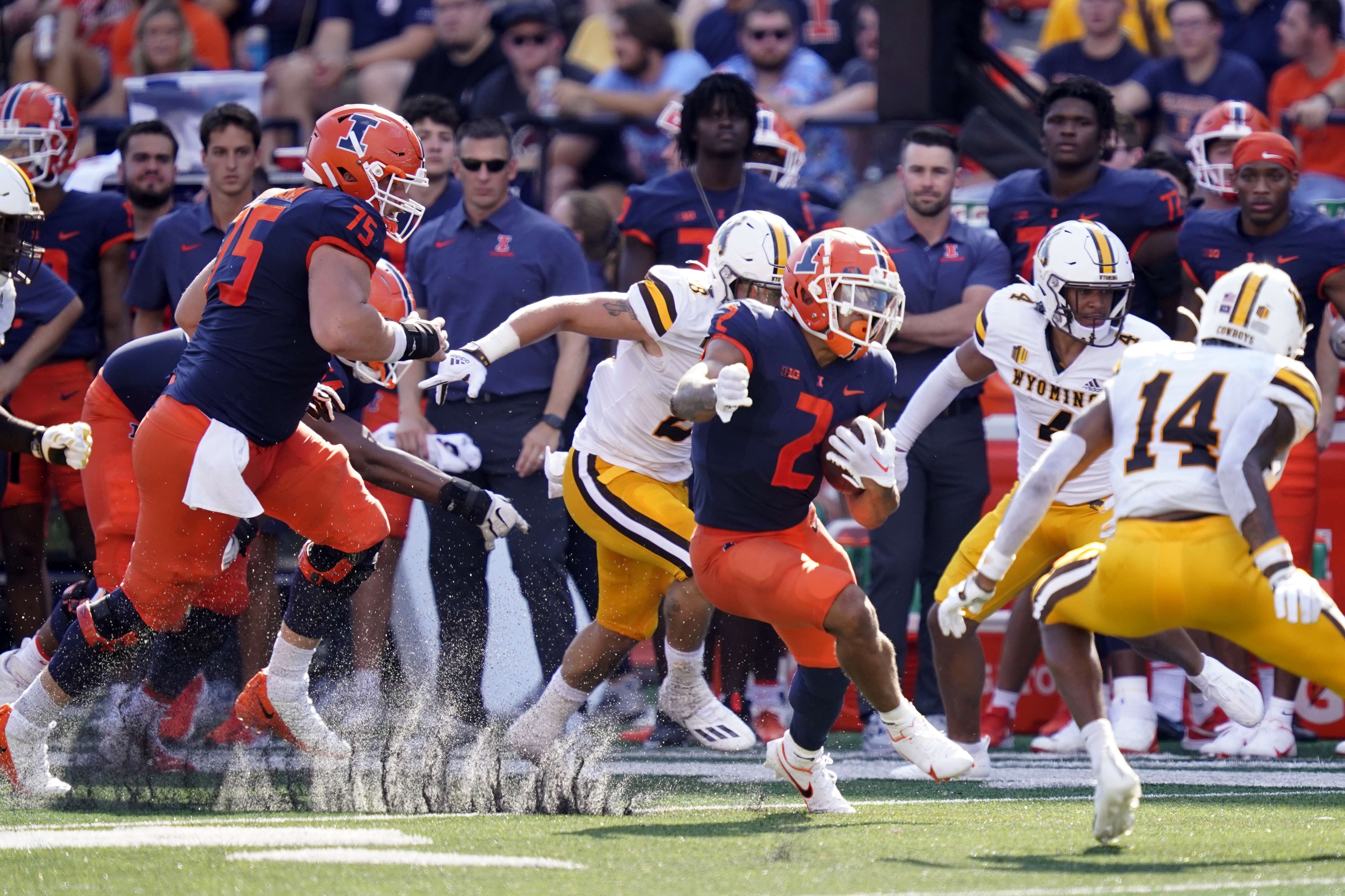 Illini Open 2022 Season with 38-6 Victory over Wyoming