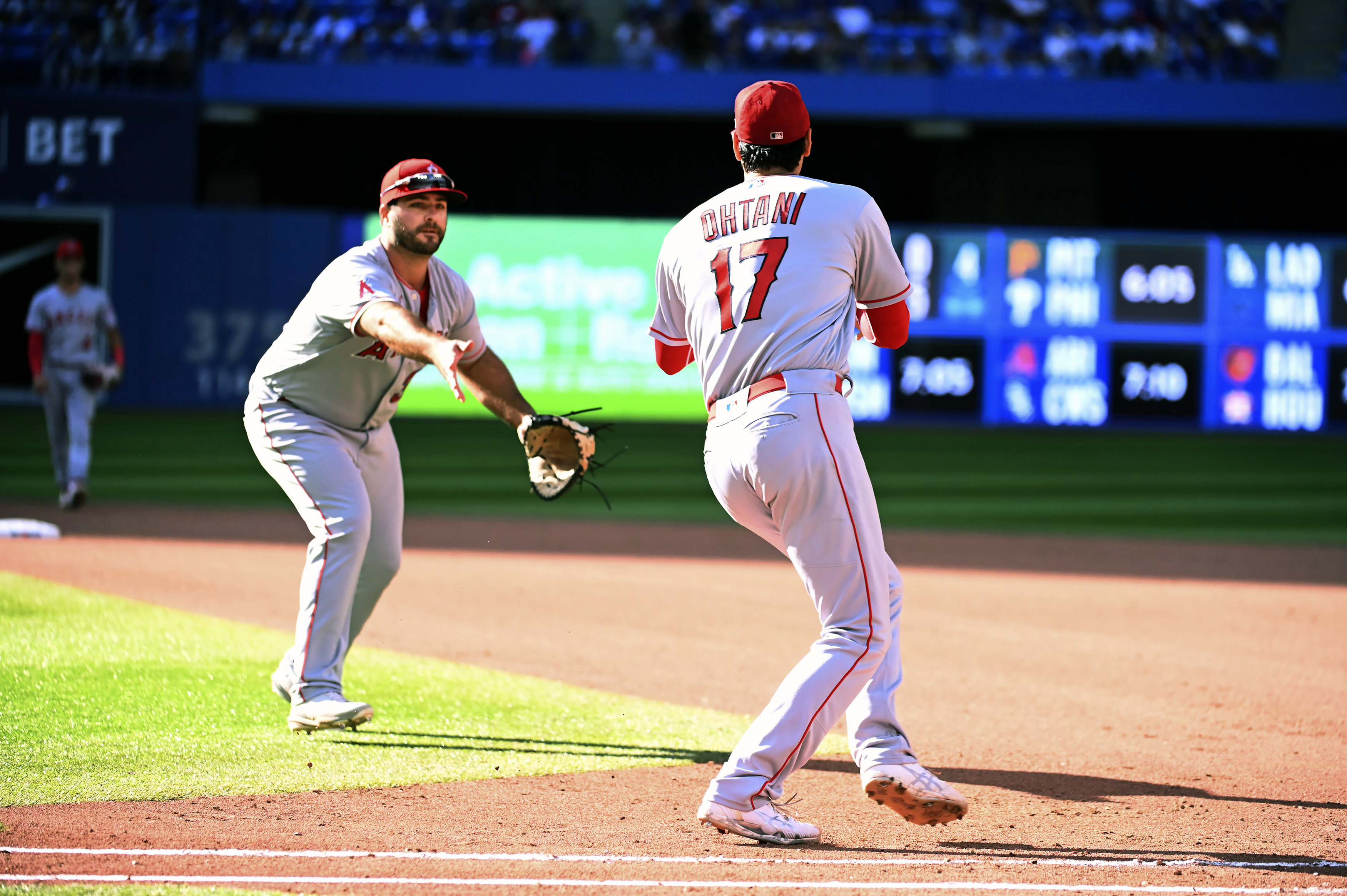 Darvish hits first ever home run, Rangers top Reds 6-5