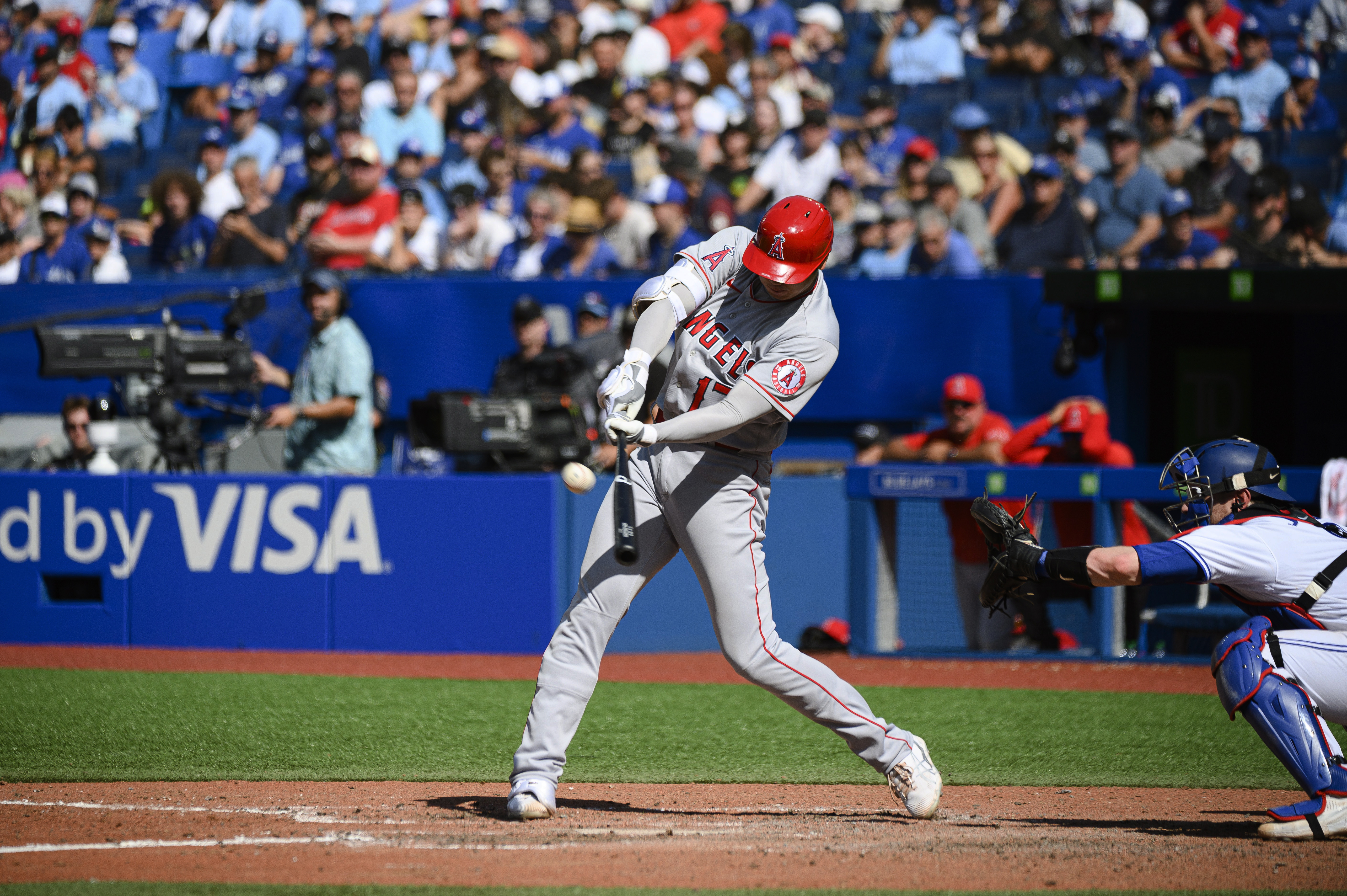 Ohtani, Trout homer to lead Angels past Royals 5-2