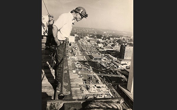 Remember the Arkansas ironworkers who built Union National Bank in 1968? - Vimarsana News