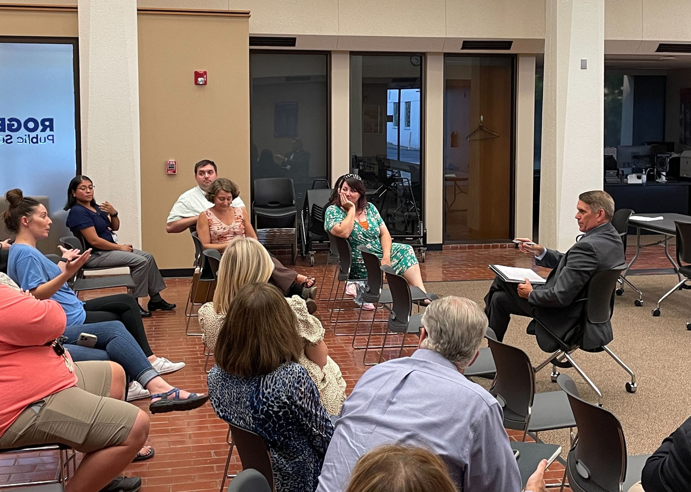 Rogers superintendent invites community members in to chat at public forum - Vimarsana News
