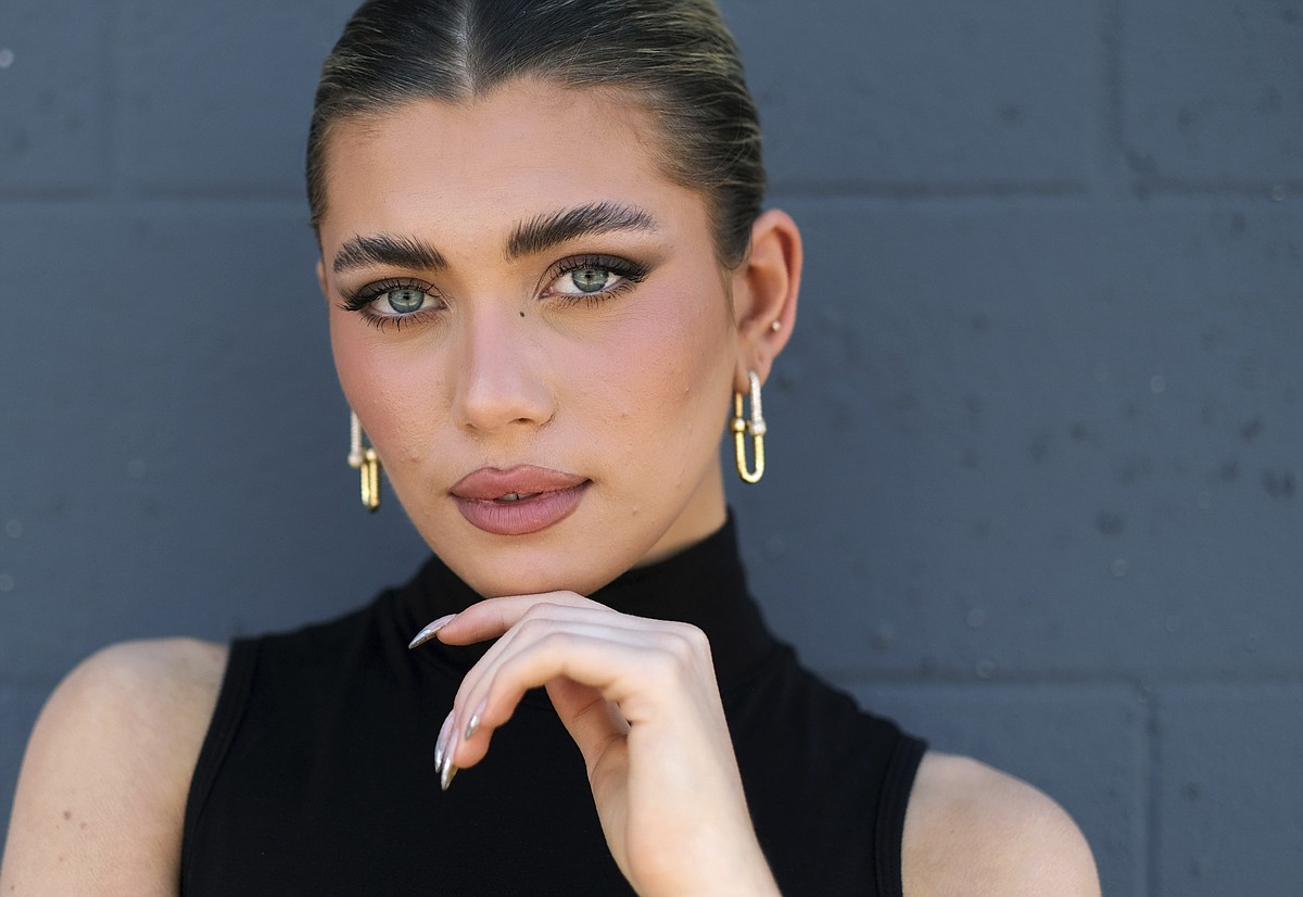 amelie zilber green dress Social media star lands role on 'grown-ish' Revera tech