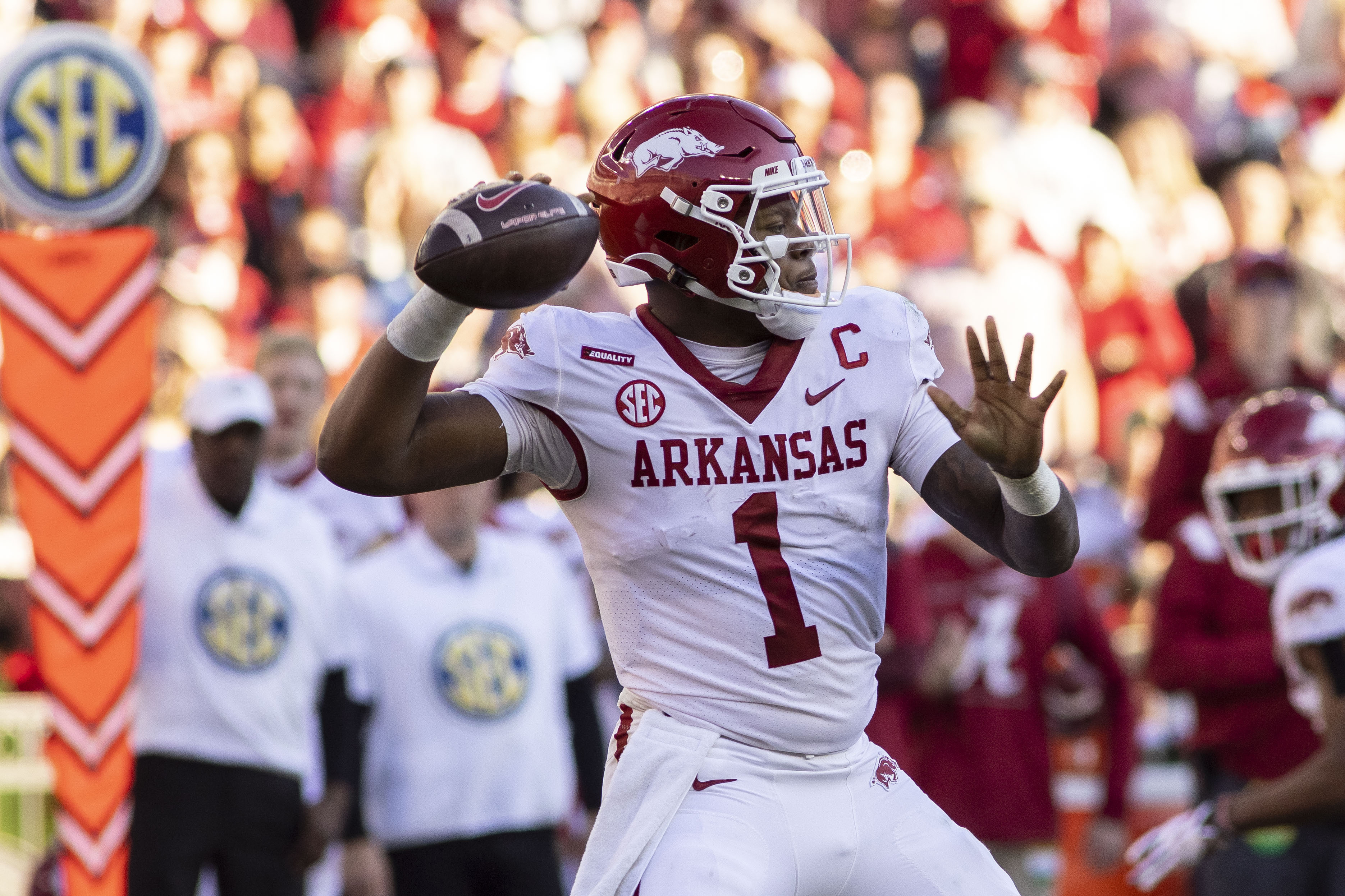 No. 19 Arkansas, No. 23 Cincinnati meet in marquee opener - Vimarsana News