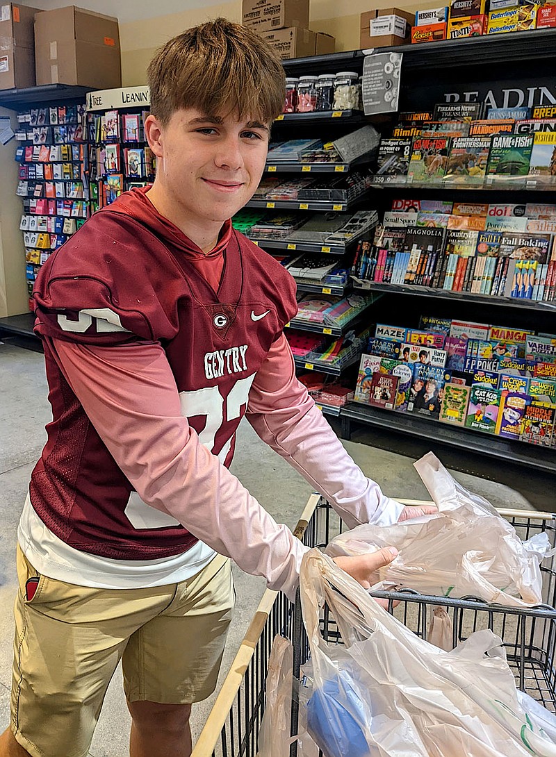 Westside Eagle Observer/RANDY MOLL
Gentry junior Jared James was sacking groceries at Harps Foods on Saturday. With a week off the game schedule, Gentry football players spent several hours at Harps sacking groceries and meeting local shoppers.