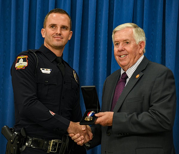 23 first responders honored for life-saving, extraordinary acts - Vimarsana News