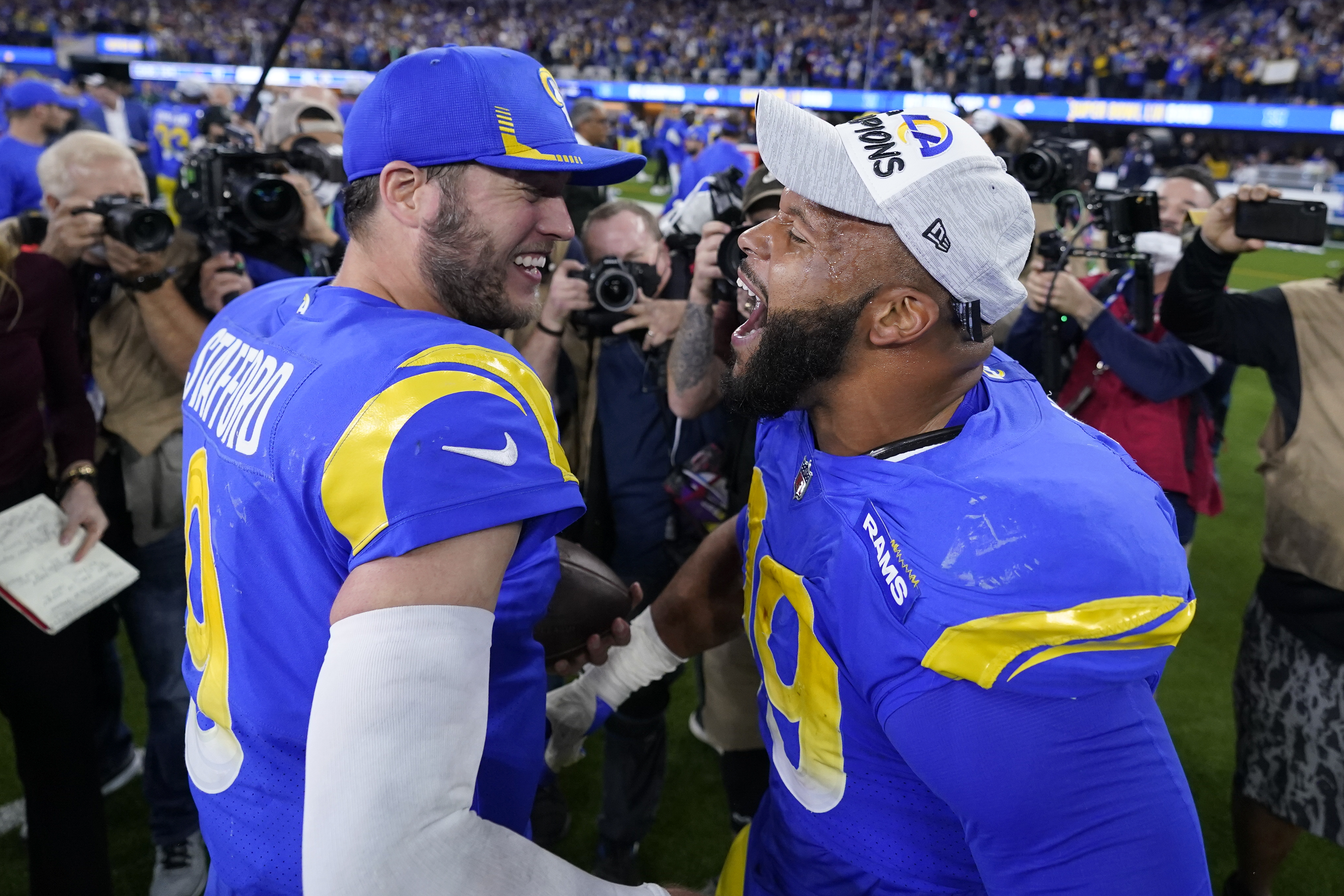 Watch: Rams Unveil 2021 Super Bowl LVI Champions Banner – NBC Los Angeles