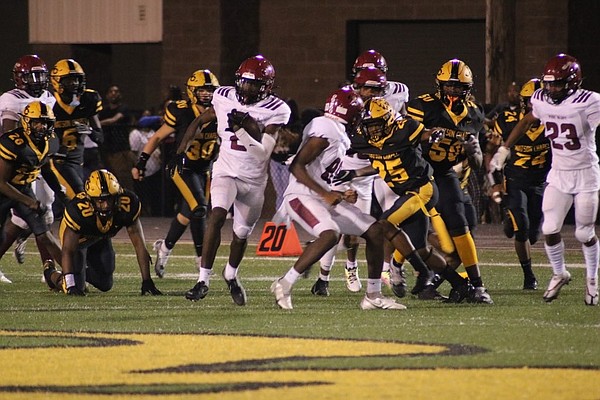 Zebras weather lengthy delay, outlast Wildcats 36-22 - Vimarsana News