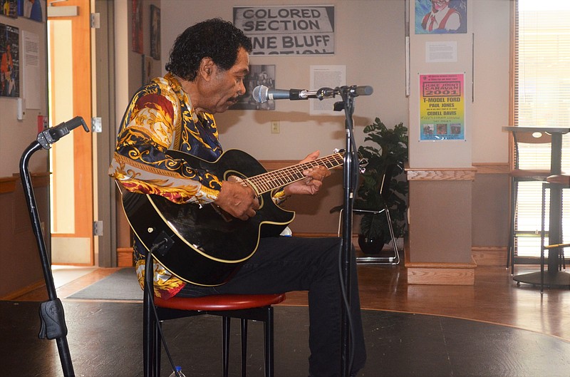 Bobby Rush regaled listeners with original compositions and excerpts from his life and times as an iconic Blues figure. (Special to The Commercial/Richard Ledbetter)