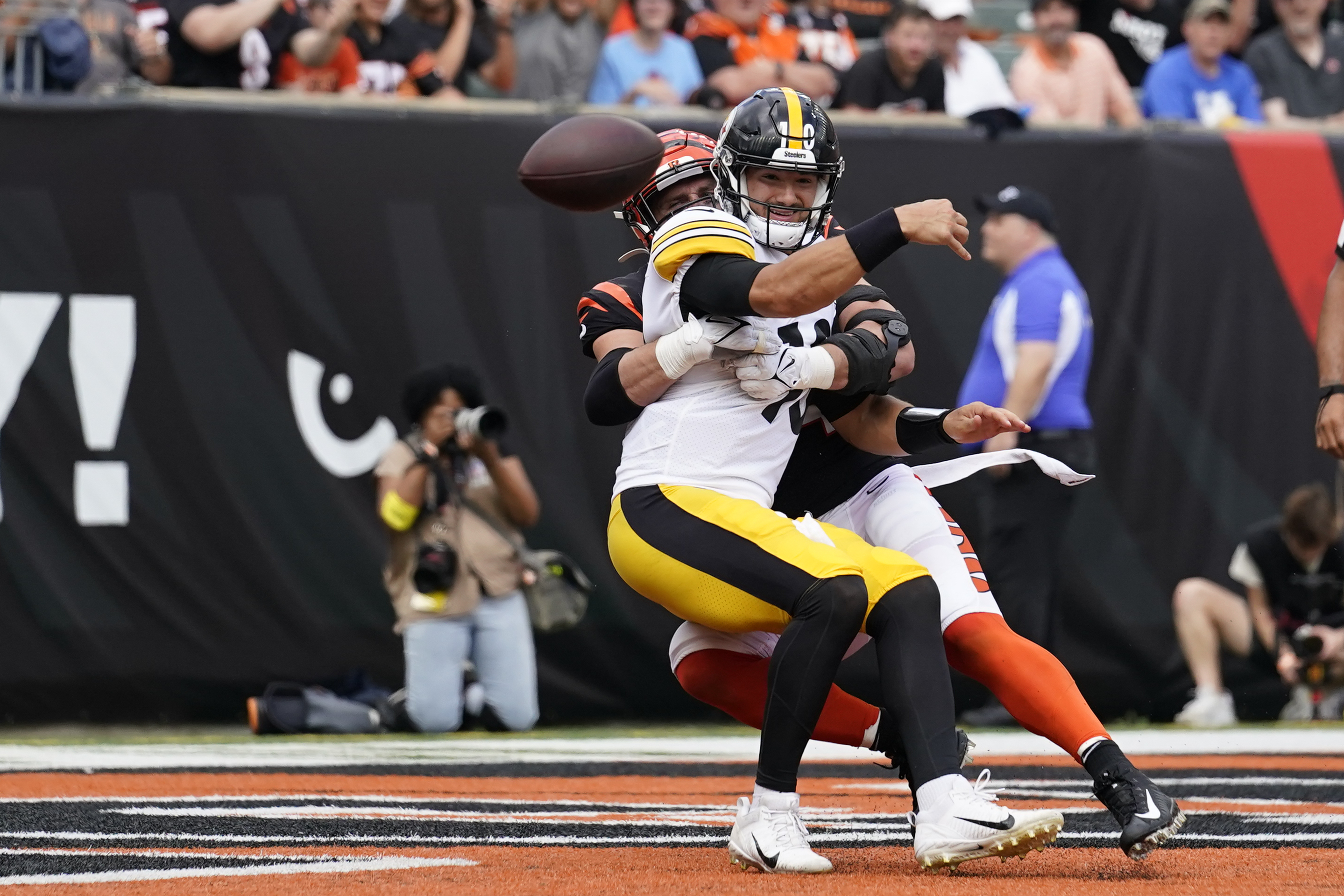 Steelers finally get best of mistake-prone Bengals