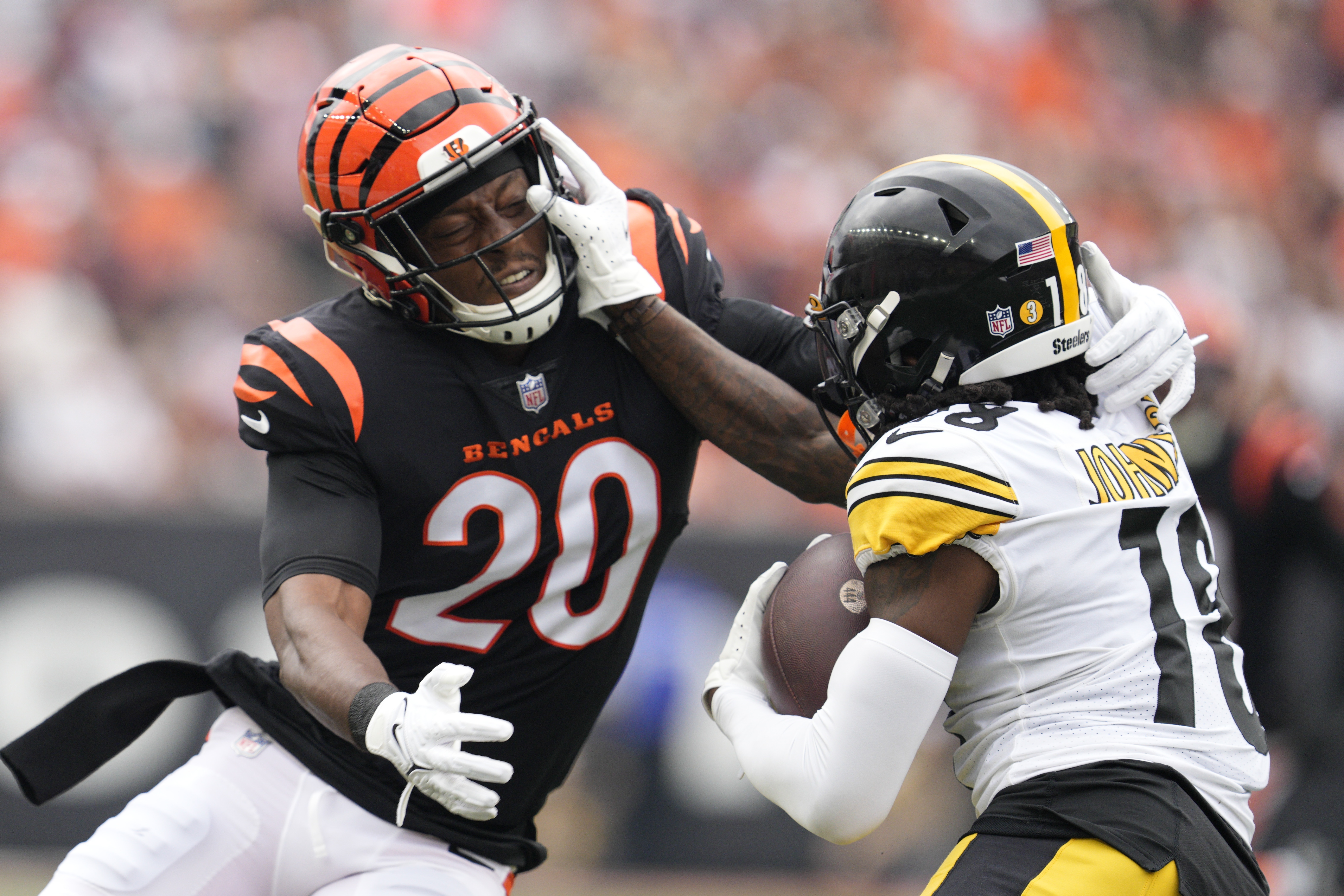 Can't-Miss Play: Pittsburgh Steelers cornerback Ahkello Witherspoon tips  Cincinnati Bengals quarterback Joe Burrow's pass to himself for PIT's  fourth INT of day