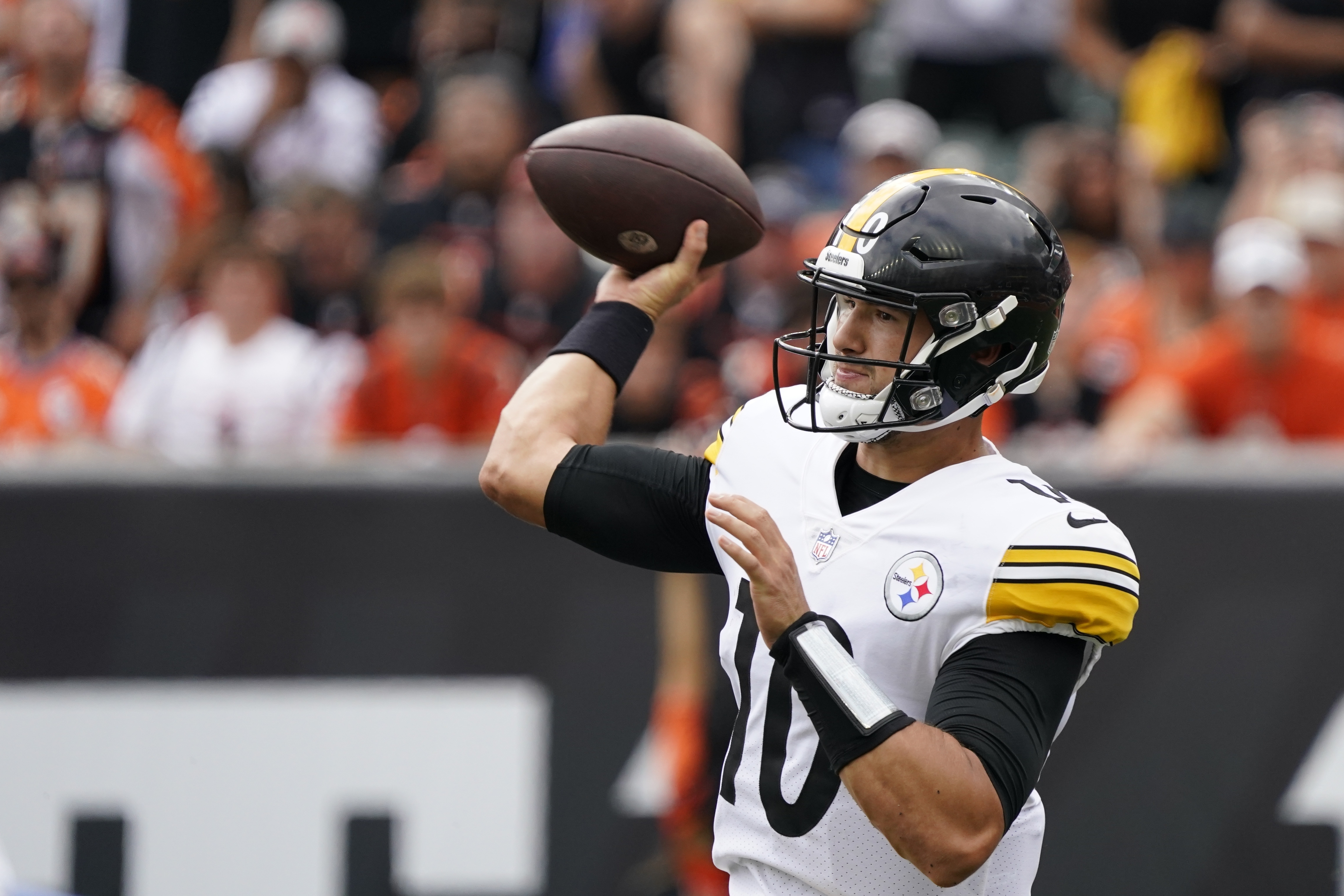 Steelers finally get best of mistake-prone Bengals