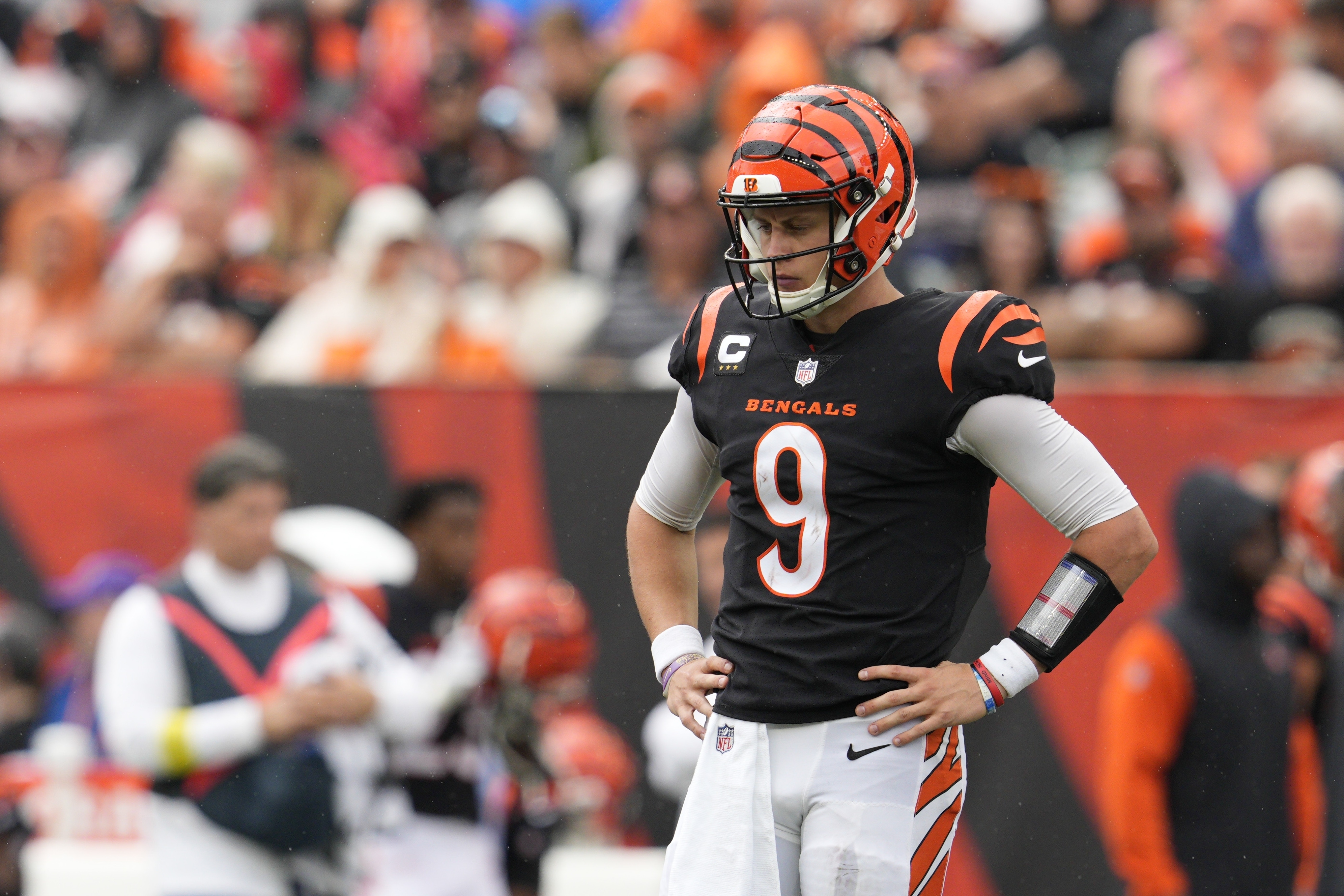 Steelers finally get best of mistake-prone Bengals