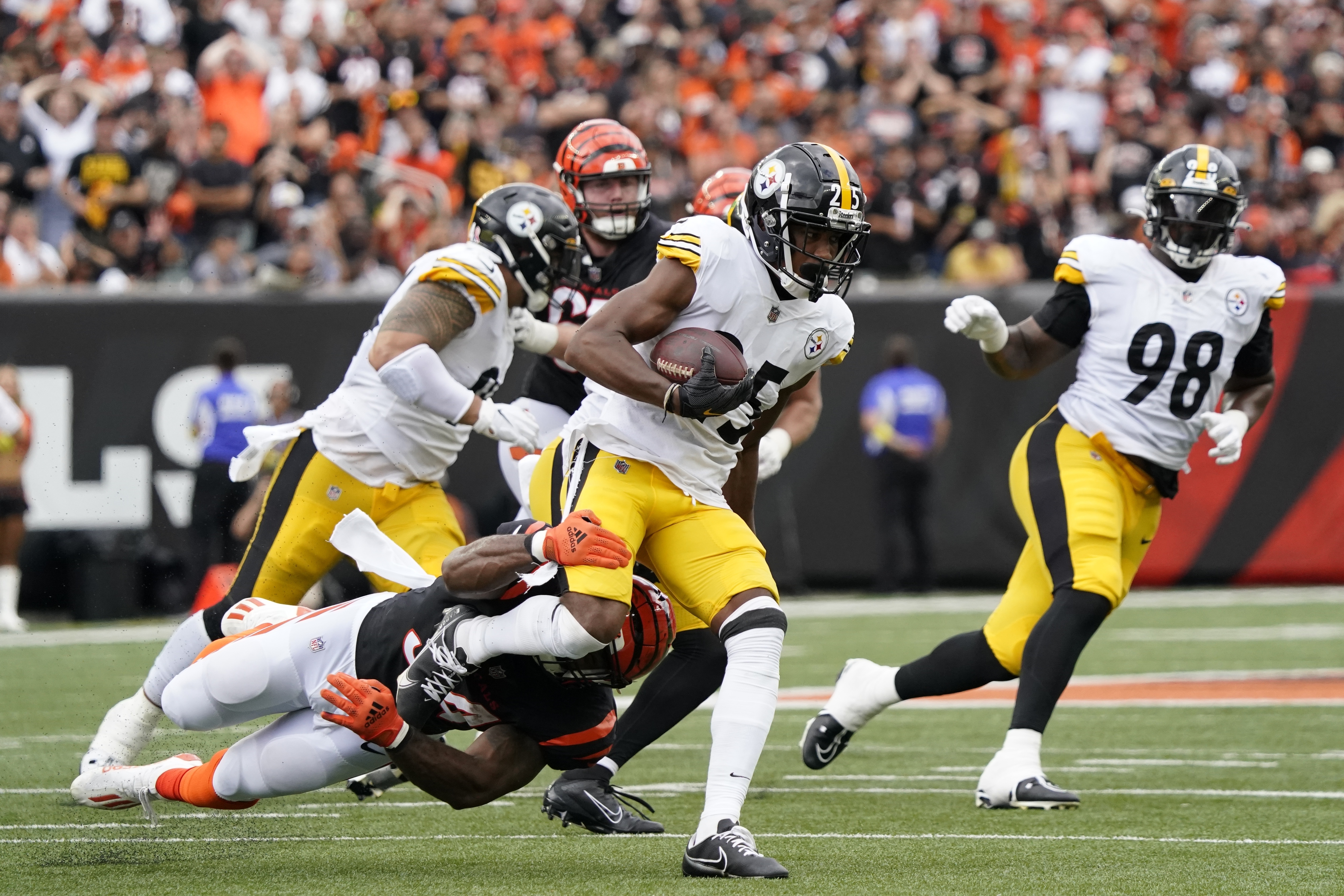 Can't-Miss Play: Pittsburgh Steelers cornerback Ahkello Witherspoon tips  Cincinnati Bengals quarterback Joe Burrow's pass to himself for PIT's  fourth INT of day