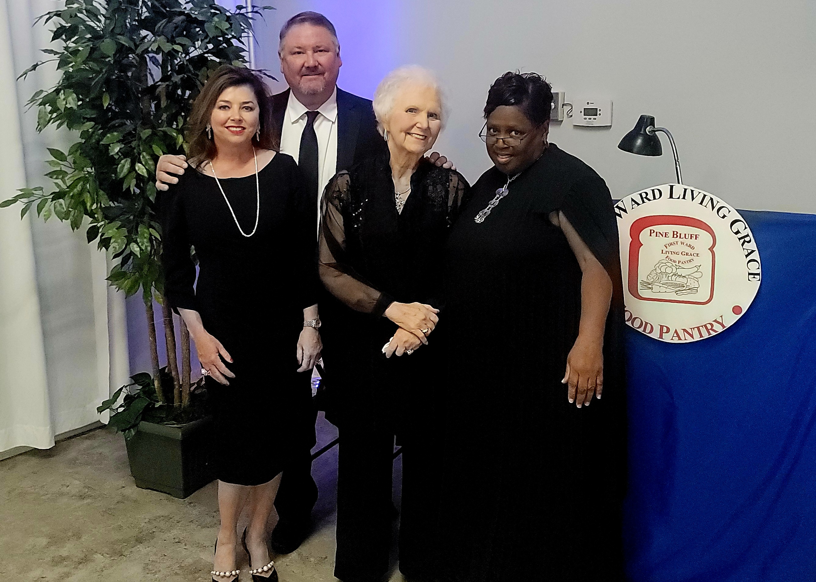 300 visit banquet for food pantry The Arkansas DemocratGazette