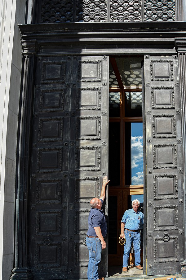 Missouri Capitol Commission preparing for bronze doors restoration - Vimarsana News