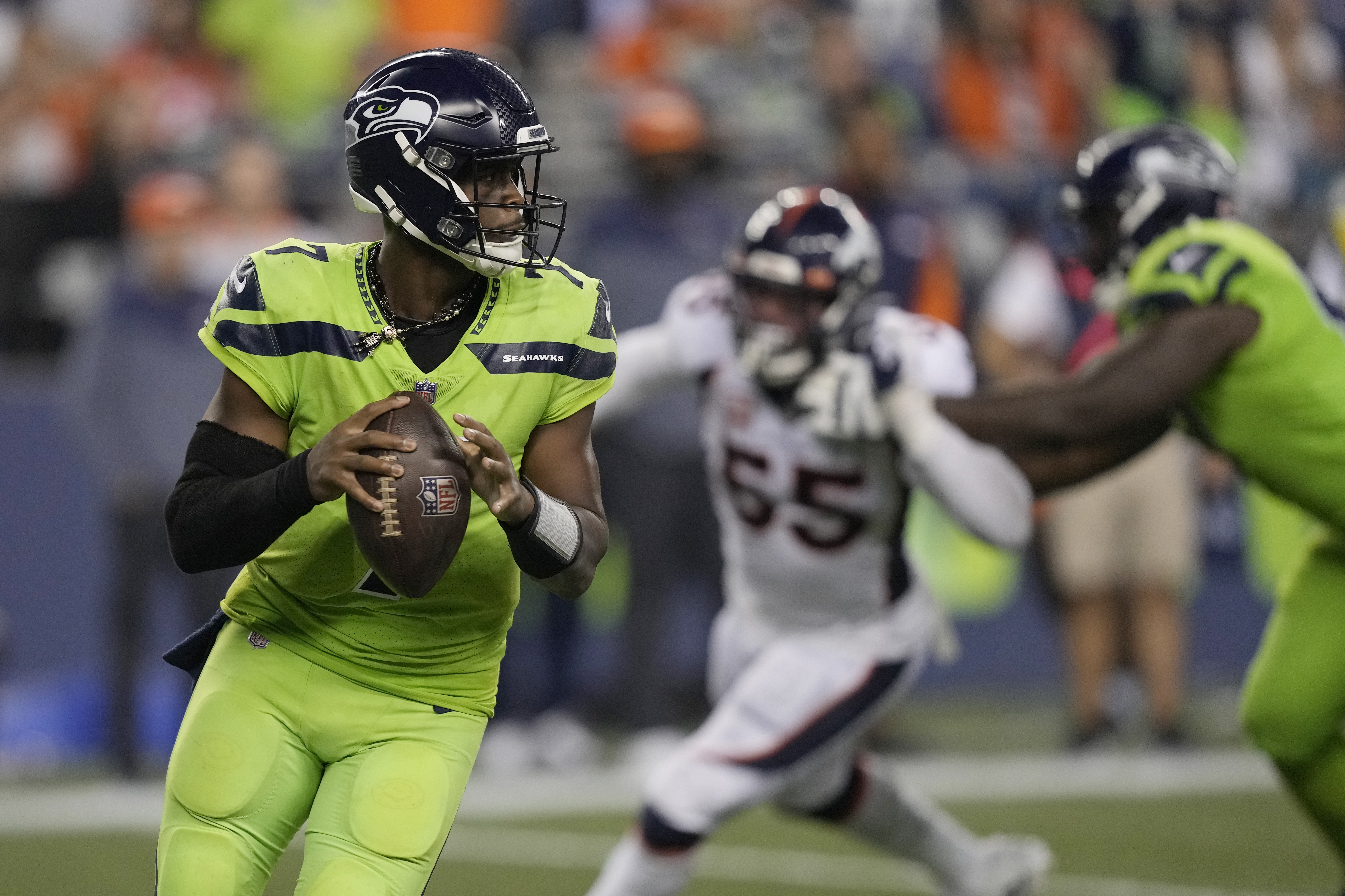 Broncos take the ball out of Russell Wilson's hands as Geno Smith earns  Seahawks-style win