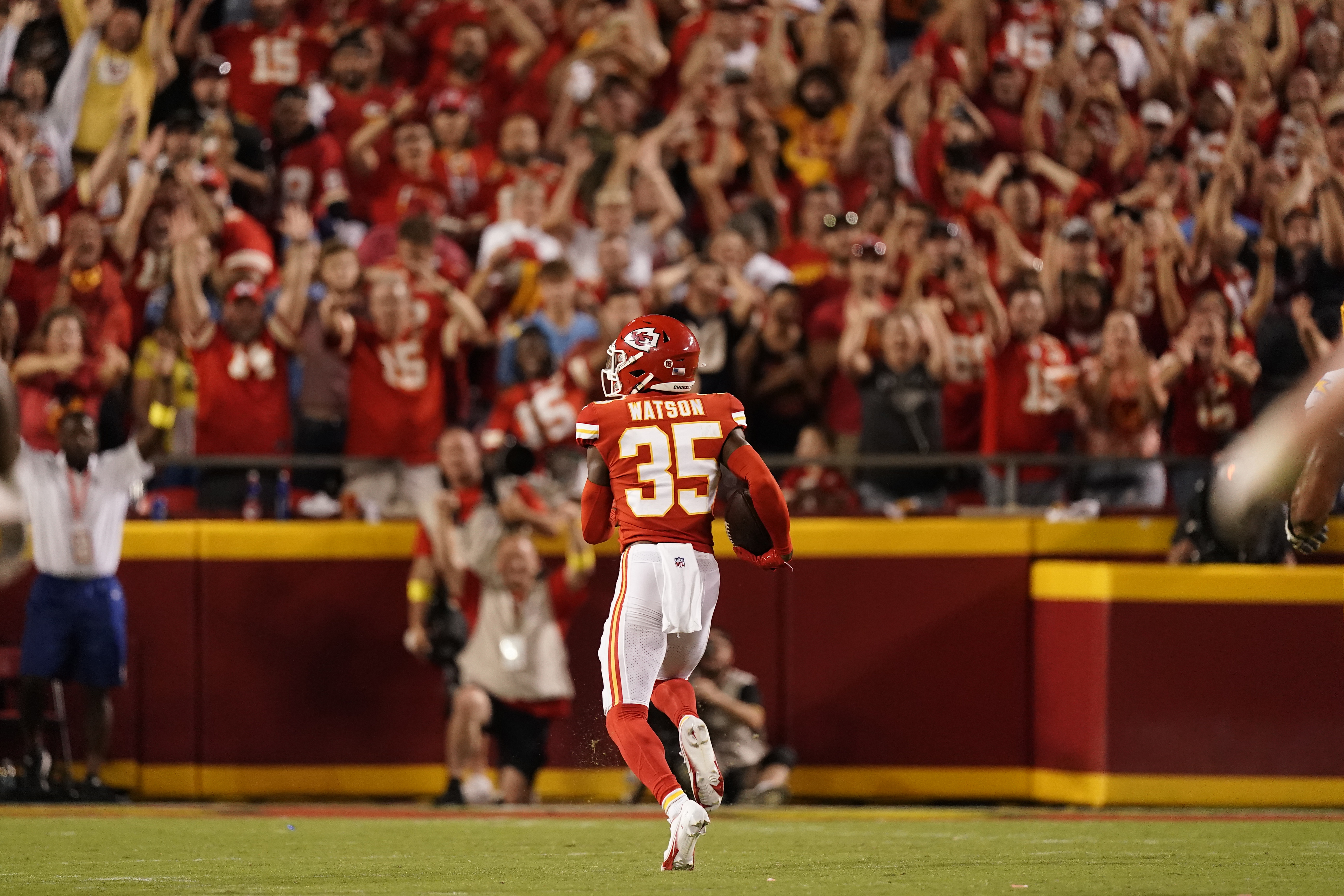 Kansas City takes charge on rookie's return