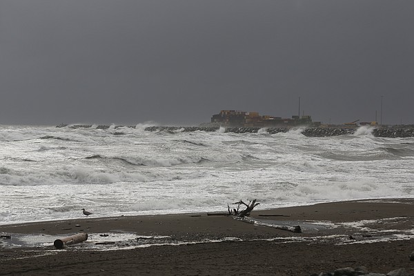 Alaska braces for floods, power outages as huge storm nears - Vimarsana News