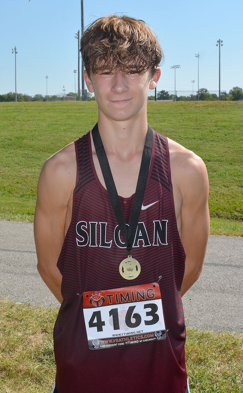 Graham Thomas/Herald-Leader
Siloam Springs freshman Chance Cunningham finished first overall in the junior high boys division of the Panther Cross Country Classic on Saturday, Sept. 17, on the grounds of Simmons Foods.