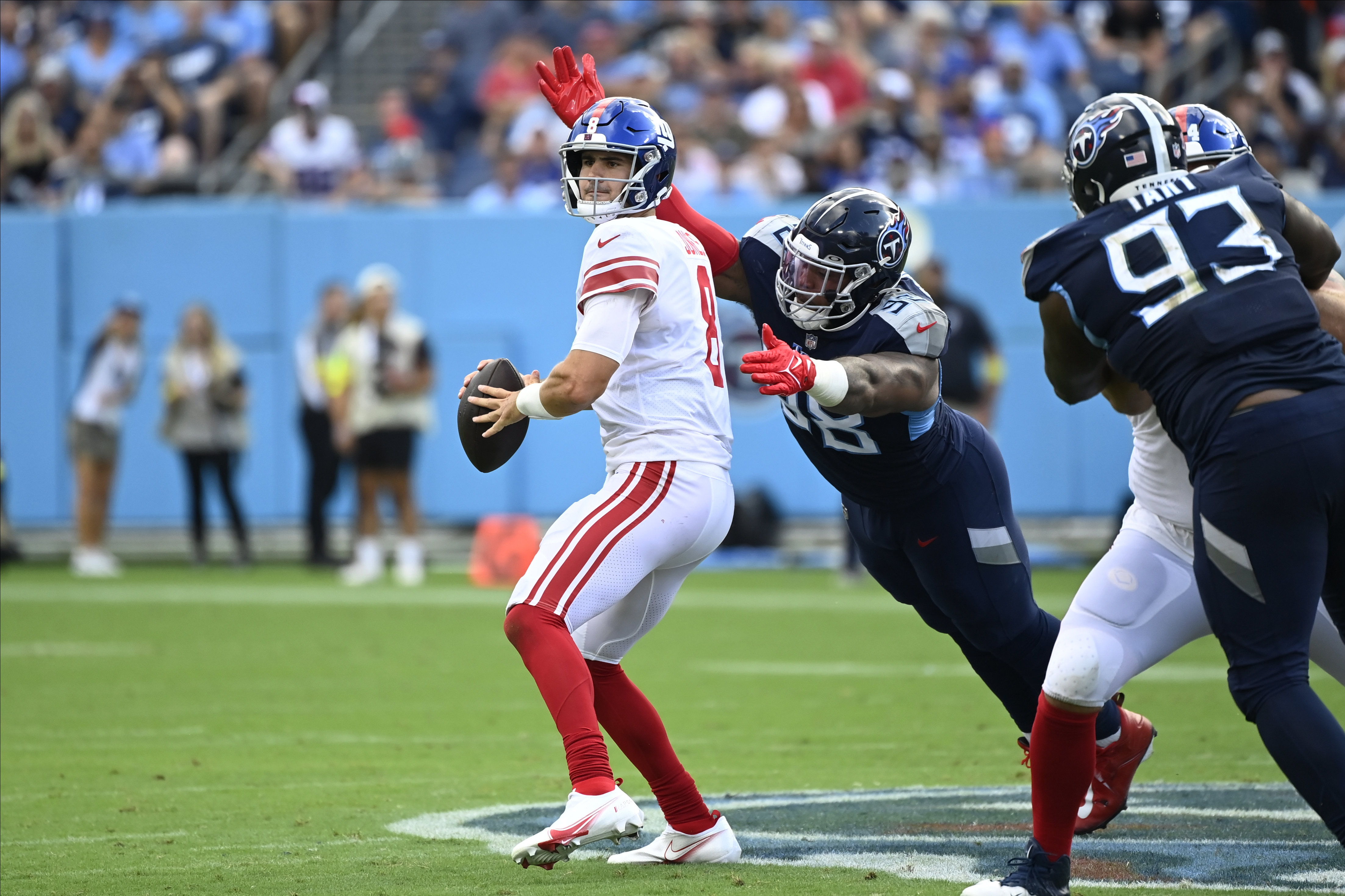 Tennessee Titans defensive tackle Jeffery Simmons (98) runs out