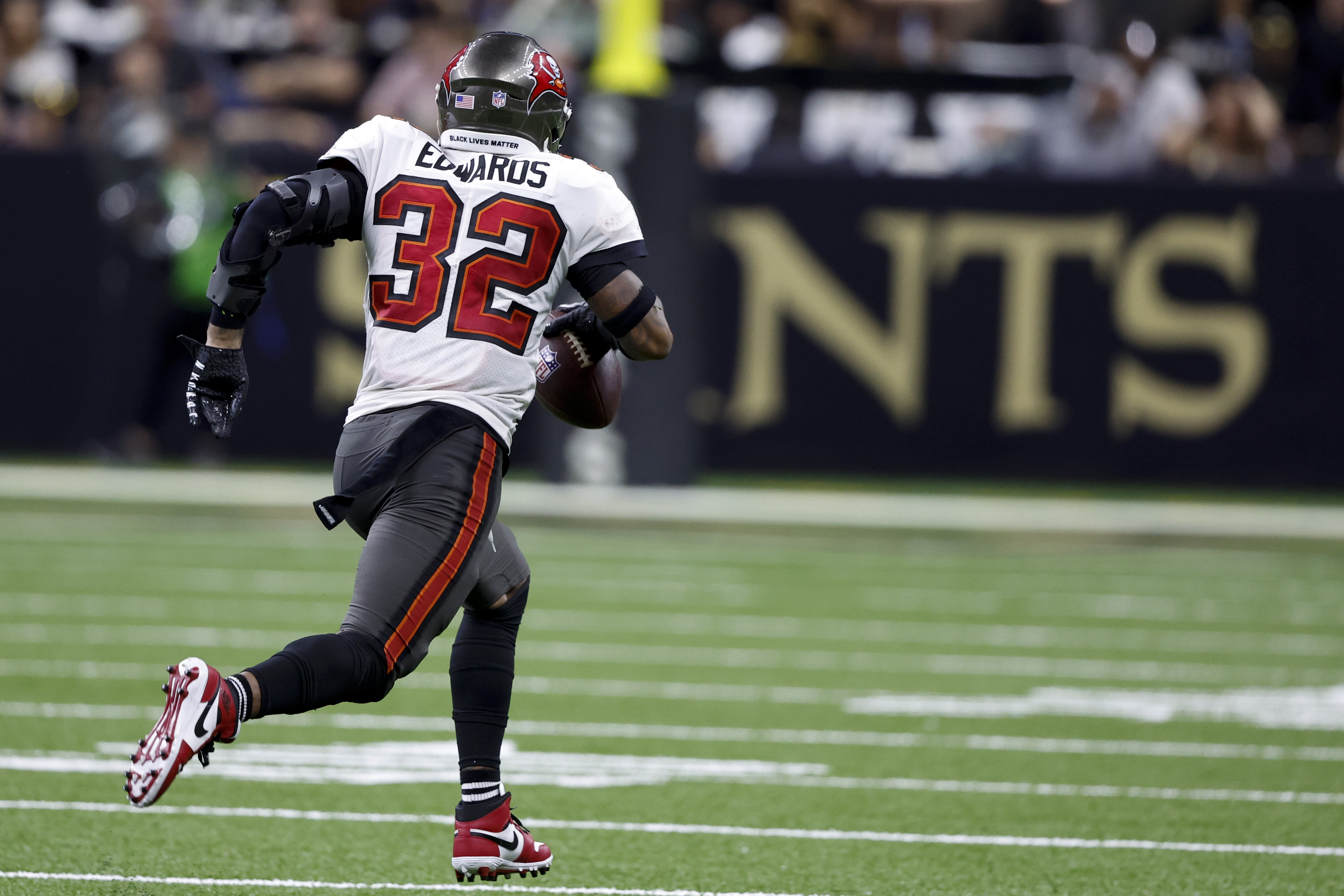 Bucs' Evans flattens Lattimore for second time in career – and is