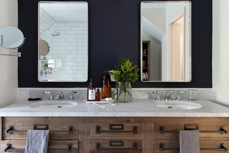 Midtone wood vanities with white counters are trending in today’s baths and edging out white cabinets, says new Houzz survey. (Courtesy of Rachel Loewen/Houzz via Marni Jameson)