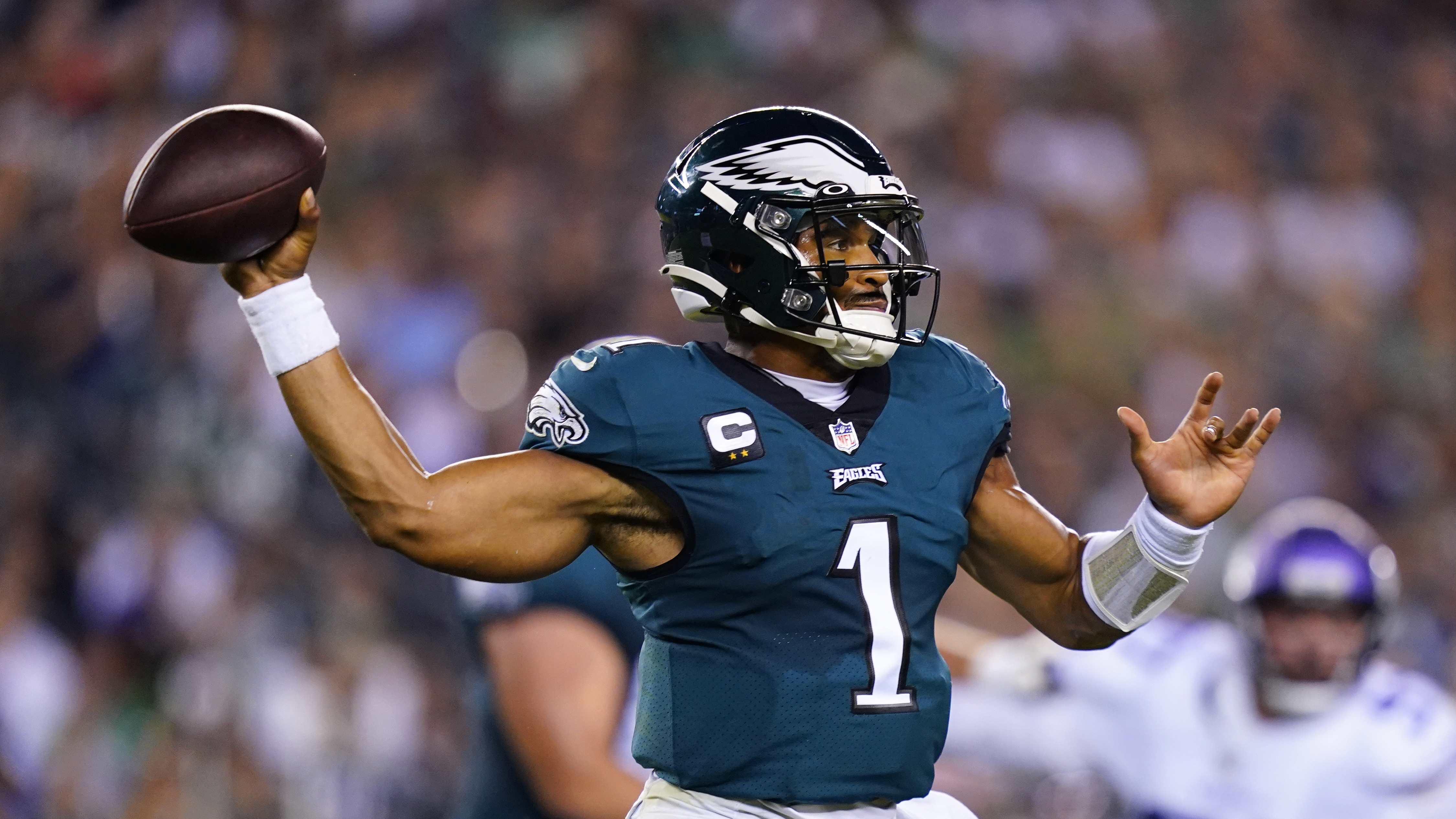 Hurts, Eagles thrash Vikings