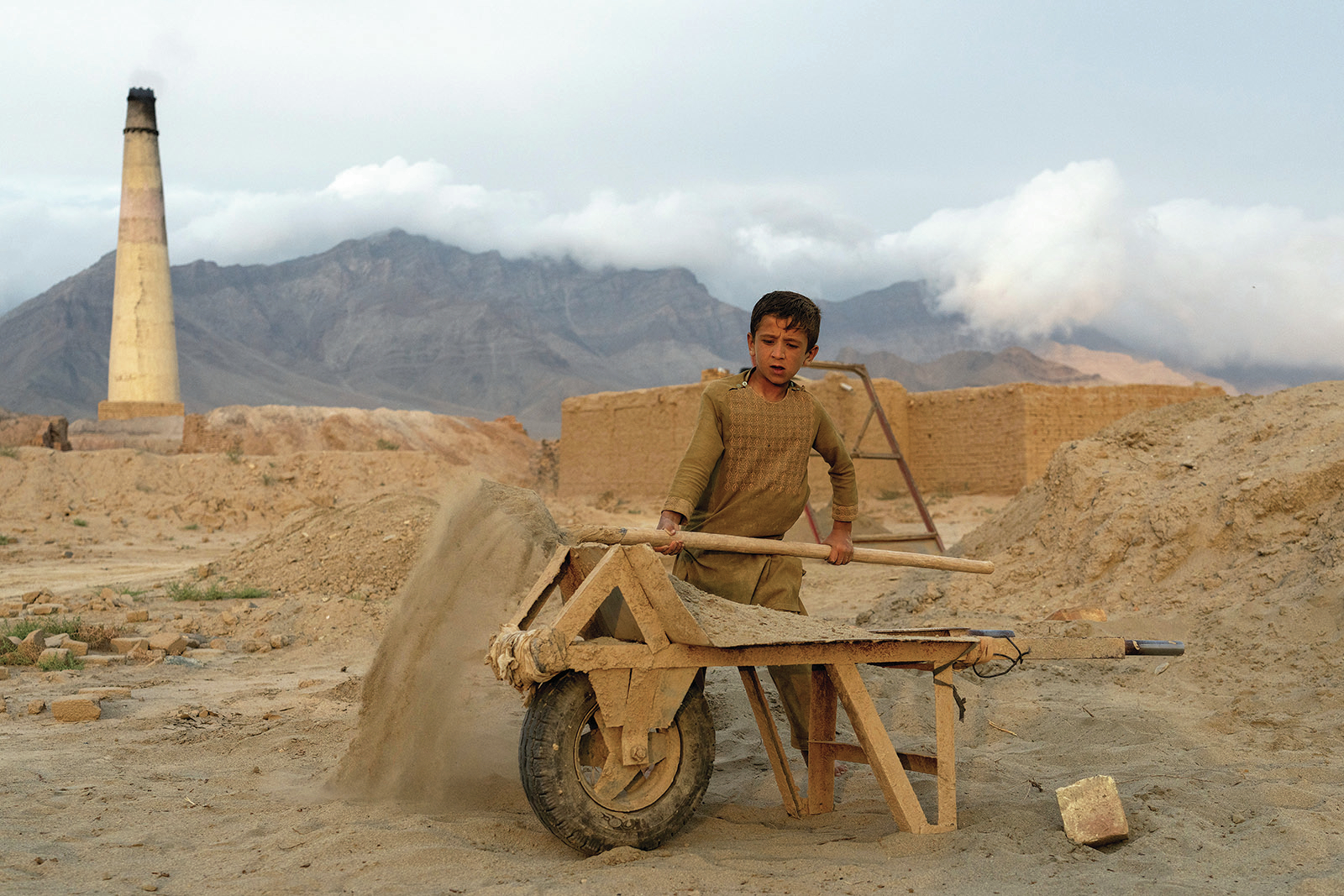 Backbreaking work for kids in Afghan brick kilns | The Arkansas ...