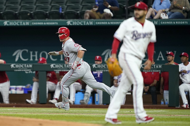 Seagers Eighth Inning Homer Pushes Rangers Past Angels 5 3
