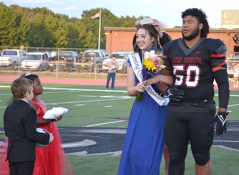 TIMES photograph by Annette Beard
Sydney Spears was crowned Homecoming Queen by Paige Brown, the 2021 Homecoming Queen, as her escort, Mason Harling, and attendants Josie Kate Jacobs and Jaxon Edwards looked on.
