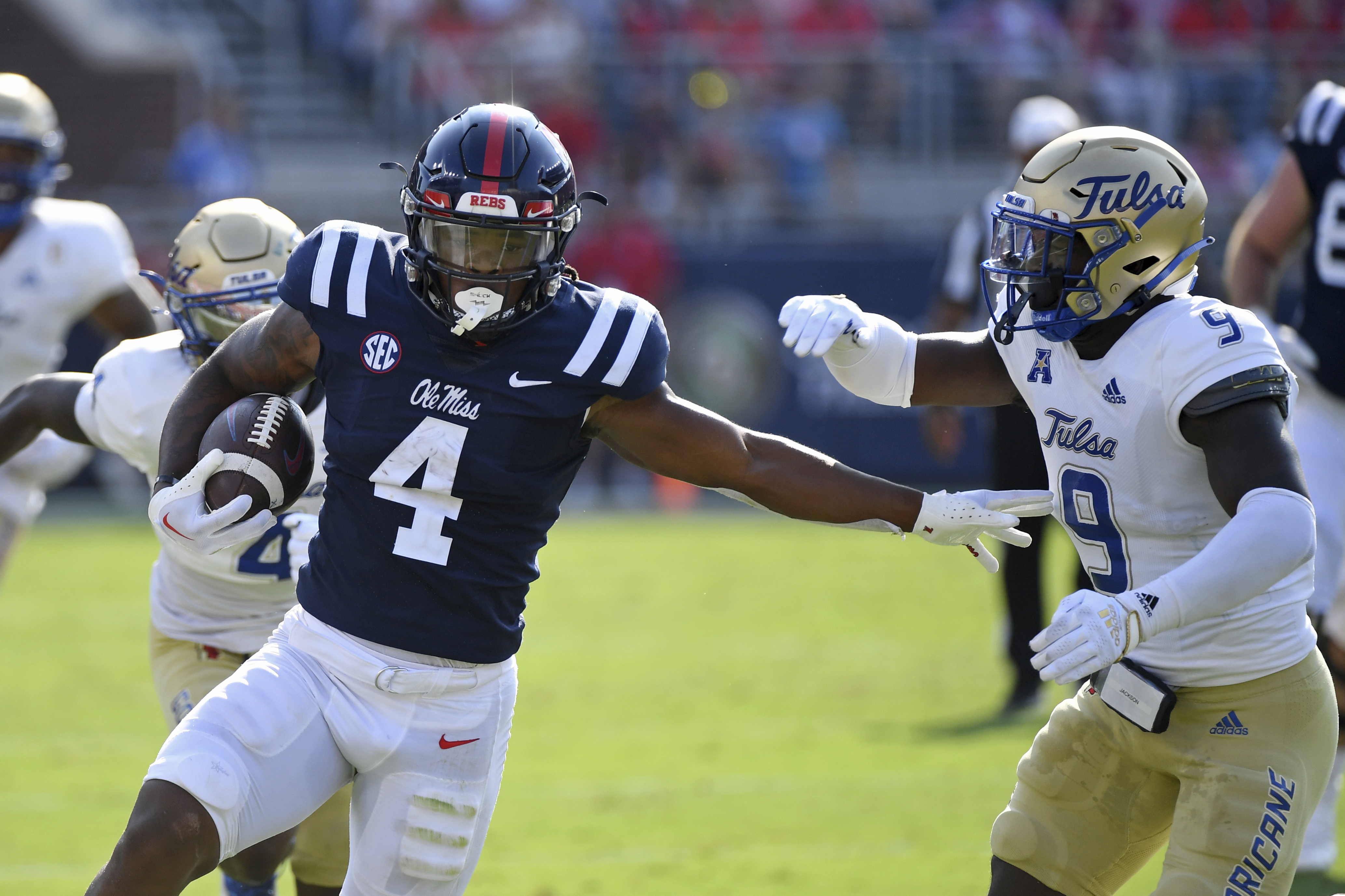 WholeHogSports - Arkansas-Ole Miss game will feature 2 of SEC's best  receivers