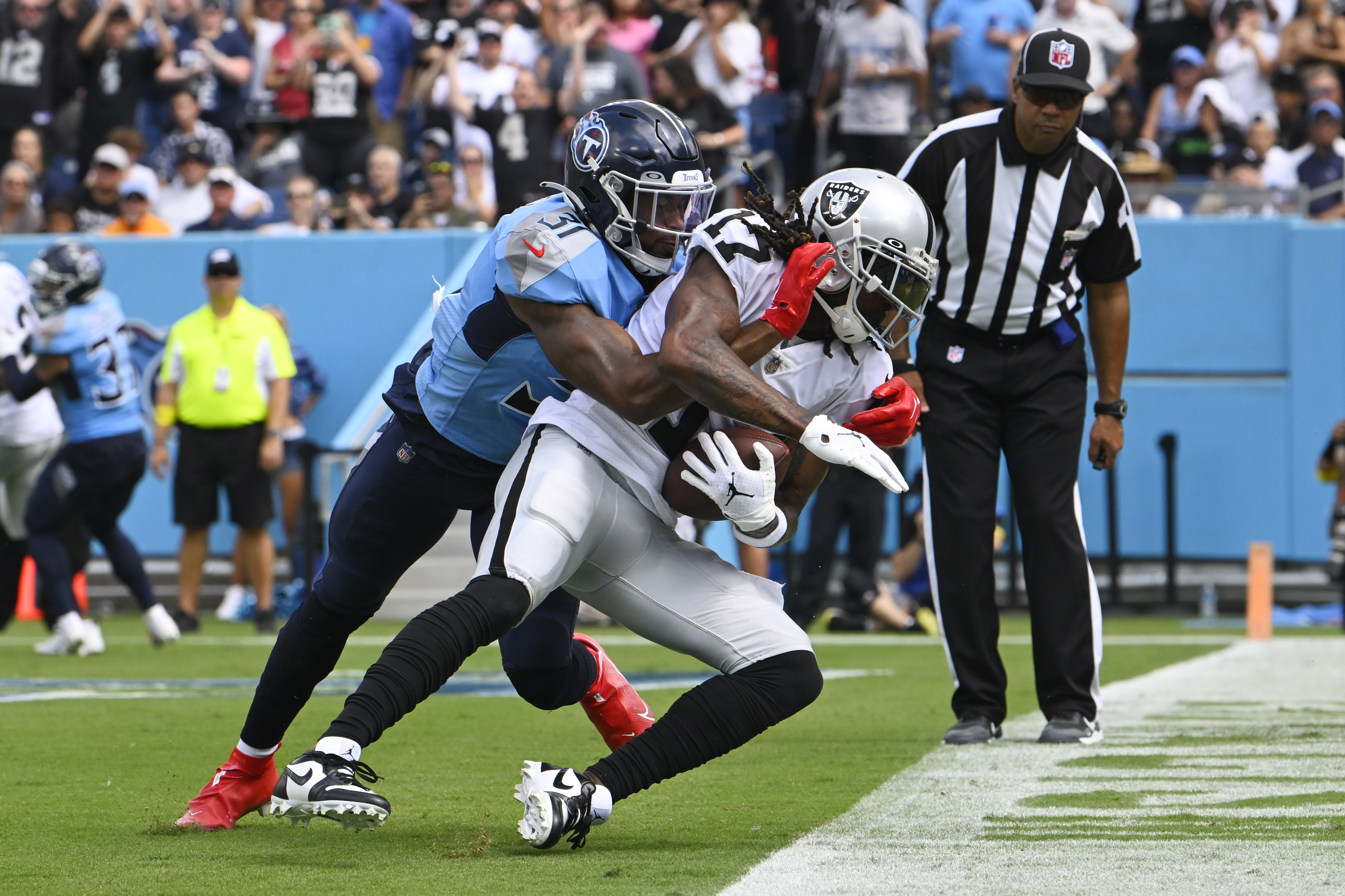 Titans keep Raiders winless