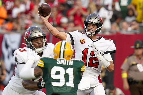 Bucs rally late but fall to Packers after failed two-point conversion