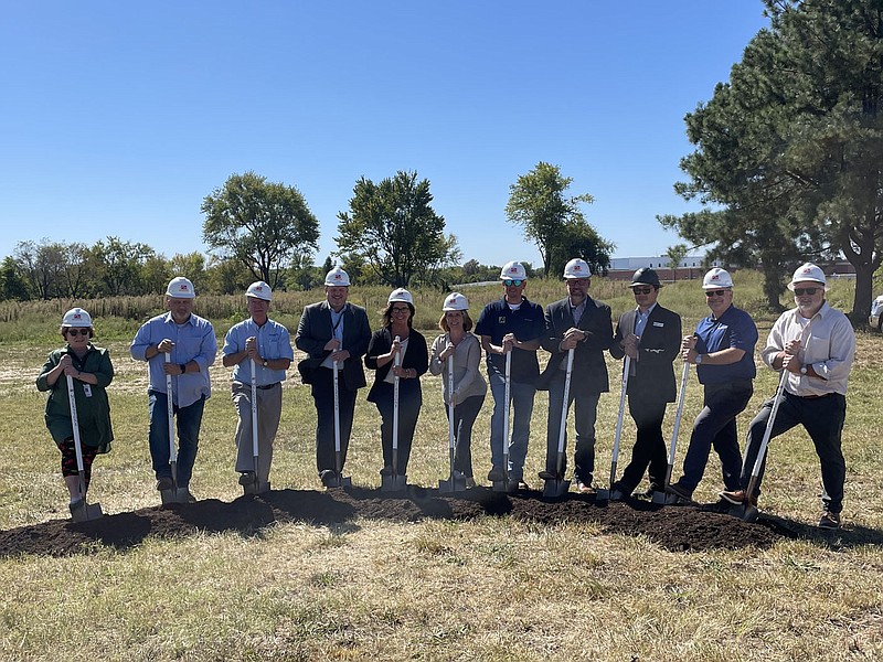 Spencer Bailey/Herald Leader Superintendent Jody Wiggins, Assistant Superintendents Amy Carter and Shane Patrick, District CFO Terri Raskiewicz, and school board members Brian Lamb, Grant Loyd, Travis Jackson and Audra Farrell are joined by representatives from Milestone Construction for the groundbreaking for the new school administration building.