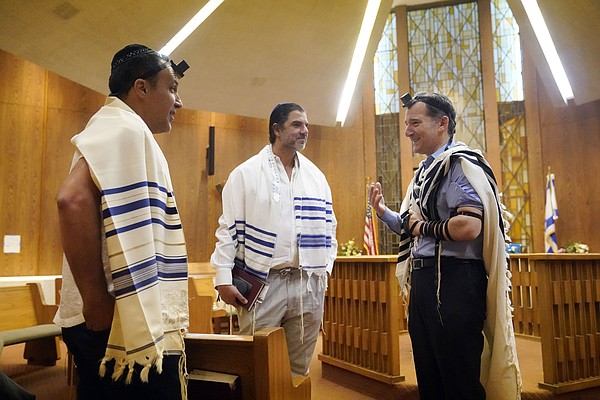 Clergy strive to reconcile politically divided congregations - Vimarsana News