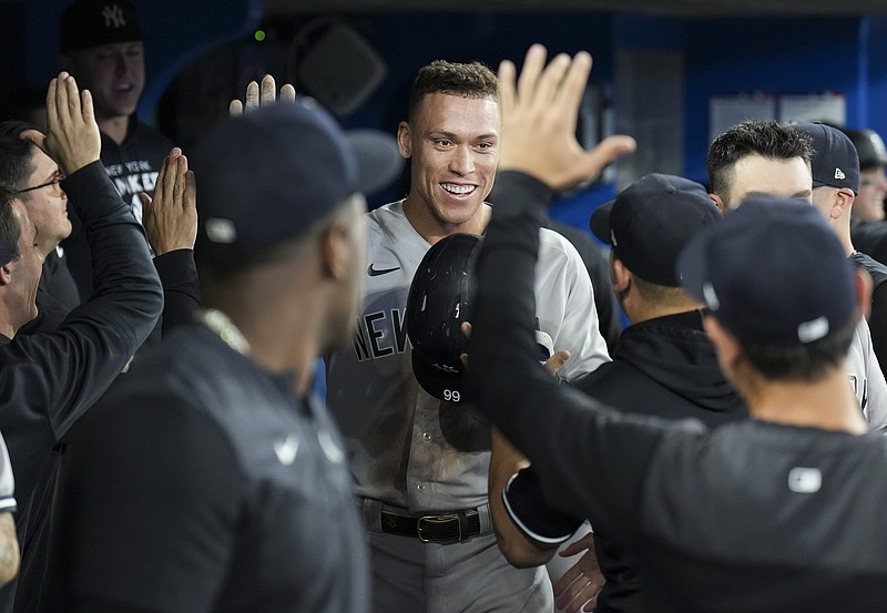 Blue Jays Coach Returns 61st Home Run Ball to Aaron Judge - The New York  Times