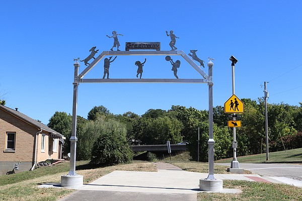 Nichols students construct Greenway arch - Vimarsana News