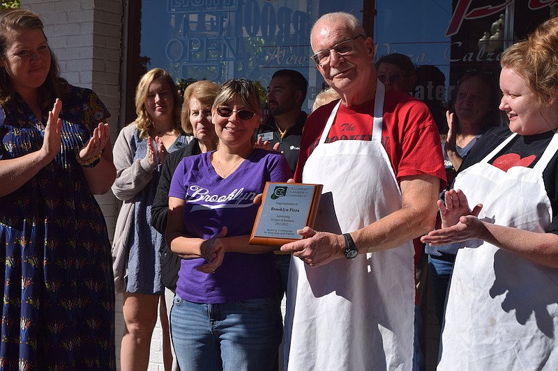Fulton restaurant recognized for 10 years in business Fulton Sun