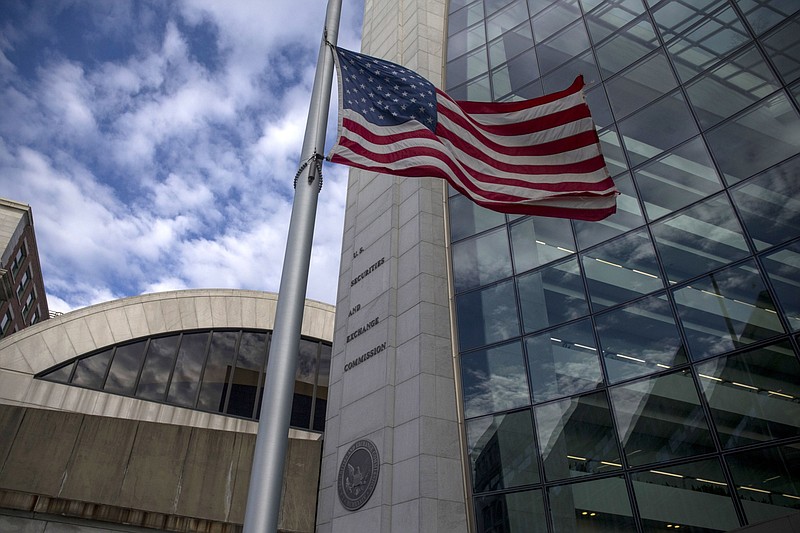 An American flag flies outside the headquarters building of the U.S. Securities and Exchange Commission in Washington, D.C., on Dec. 22, 2018. MUST CREDIT: Bloomberg photo by Zach Gibson.