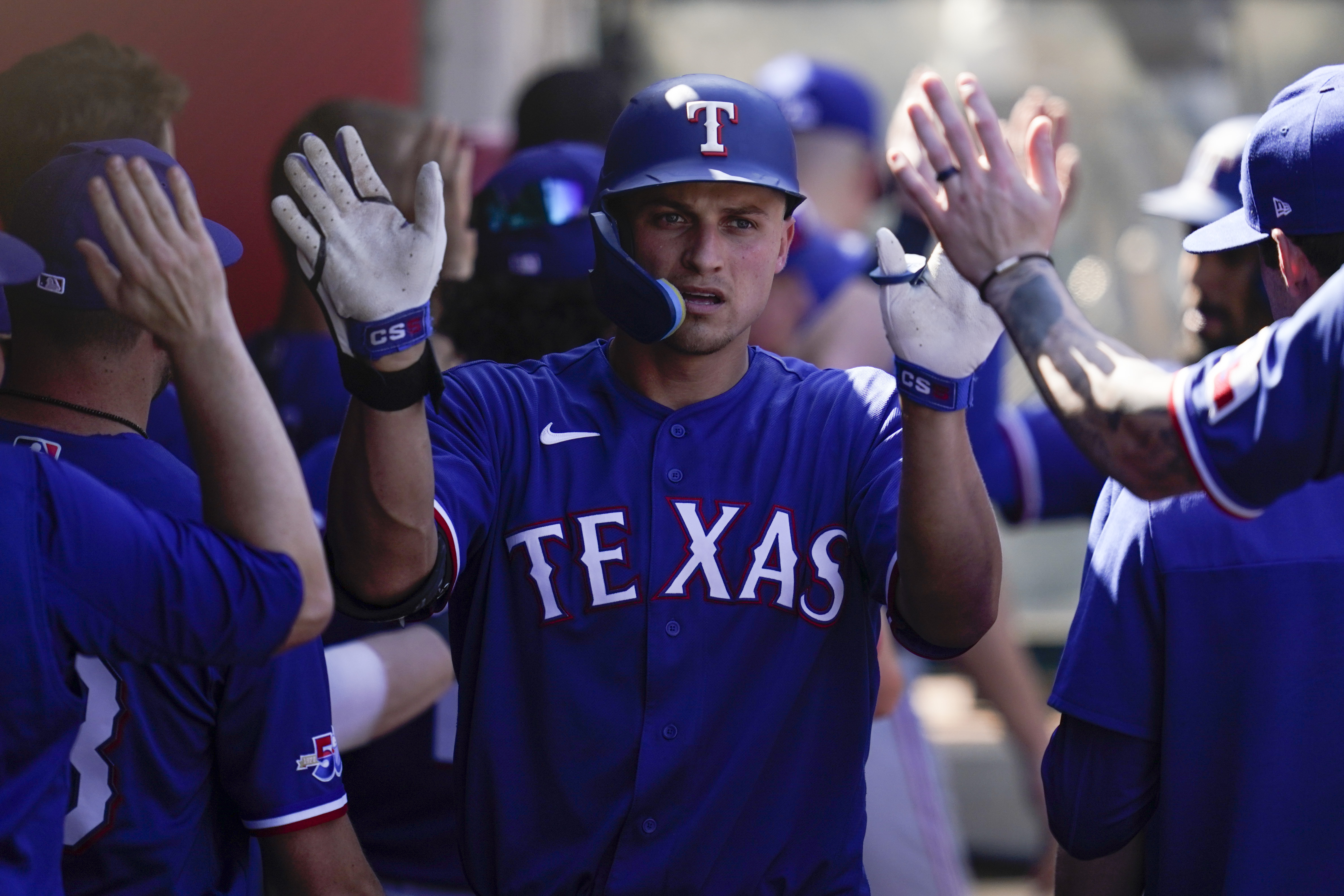 Trout hits 39th HR, Angels beat Texas 8-3 for 7th straight W