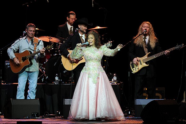 Country star Loretta Lynn dies - Vimarsana News