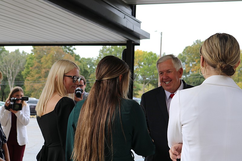 Cole R5 shows off Eugene schools for governor Jefferson City News Tribune