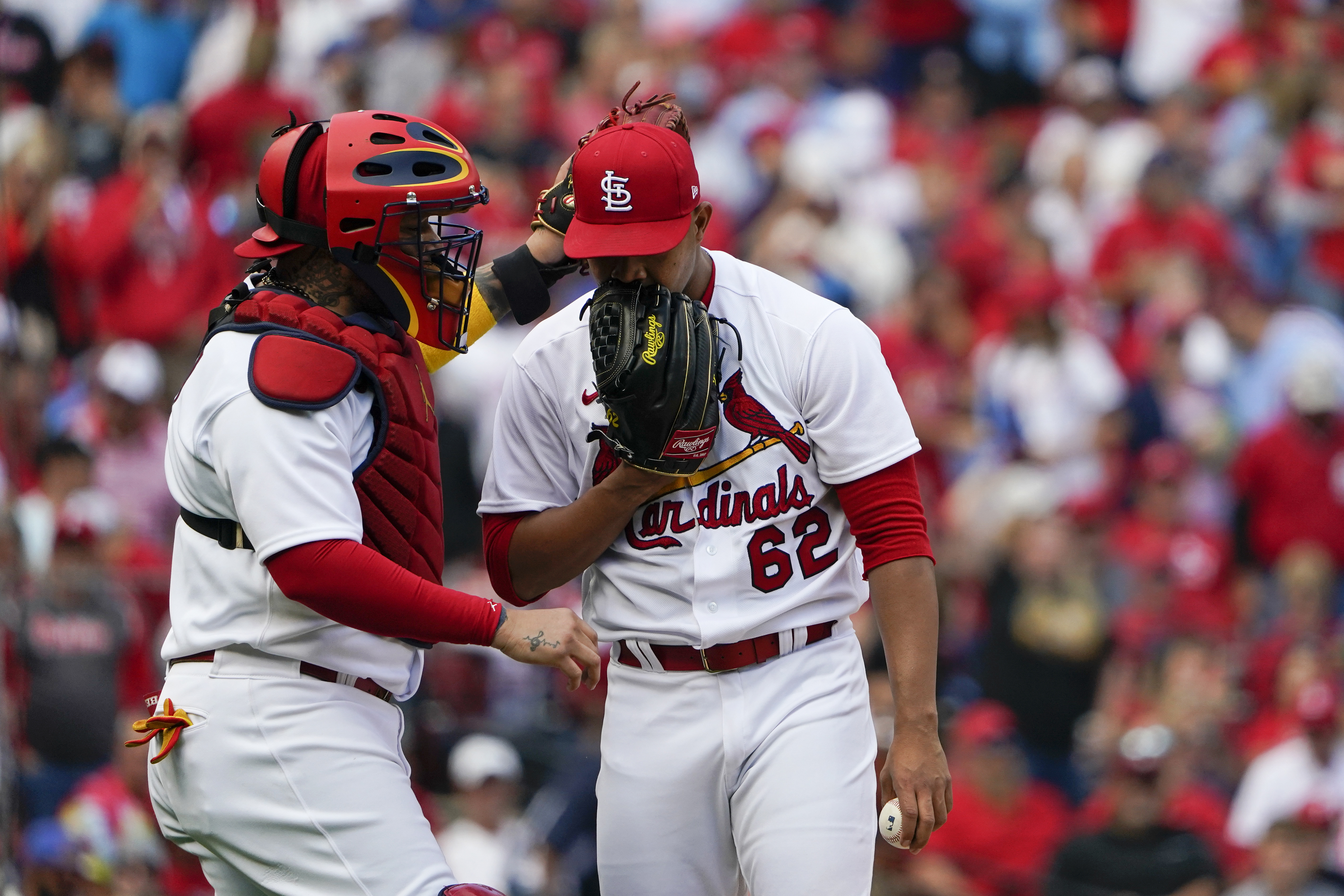 Edmundo Sosa DOES HIS BEST NOLAN ARENADO IMITATION