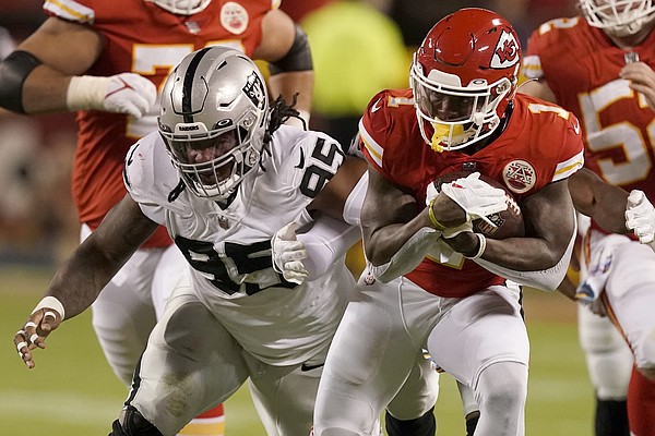 Travis Kelce hauls in four touchdowns in Chiefs' win over Raiders